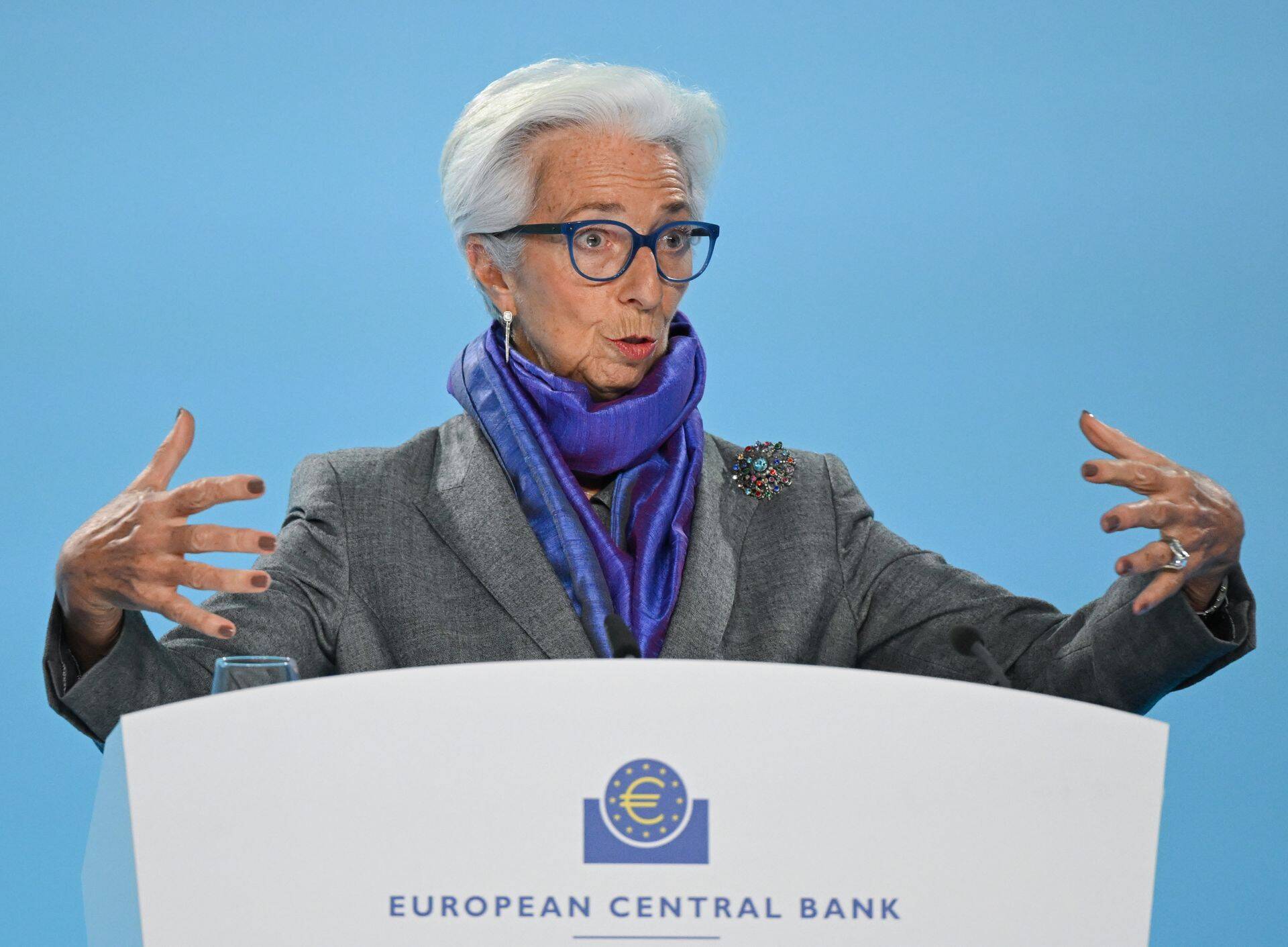 Euroopa Keskpanga president Christine Lagarde teatas neljapäeval, pressikonverentsil Euroopa Keskpanga peakorteris, et võitluses inflatsiooniga otsustati põhiintressimäär tõsta 2,50 protsendipunktile.