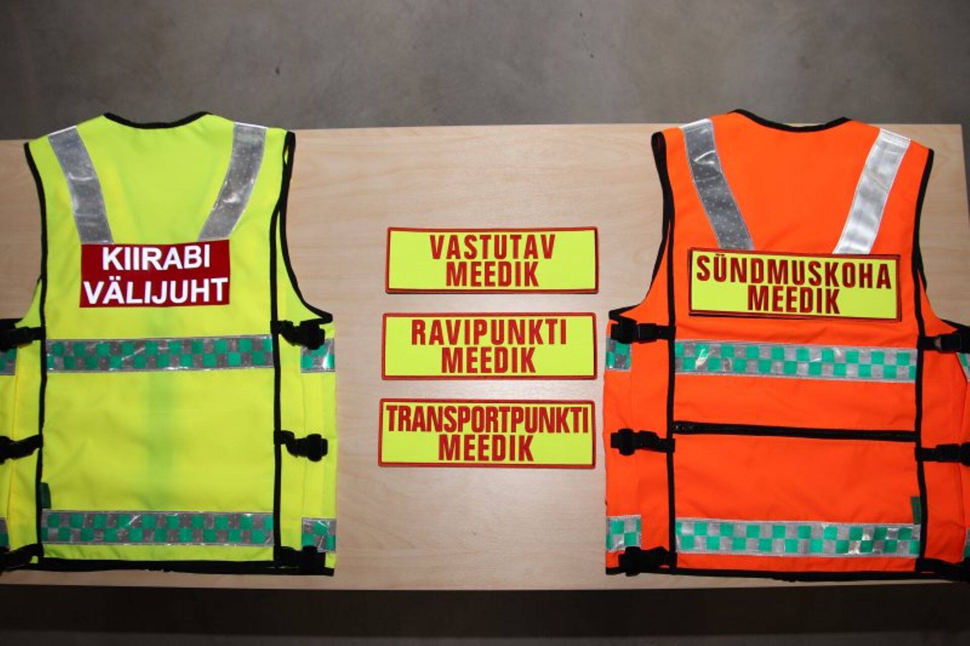 Kiirabitöötajaid hakkab sündmuskohal eristama vest.