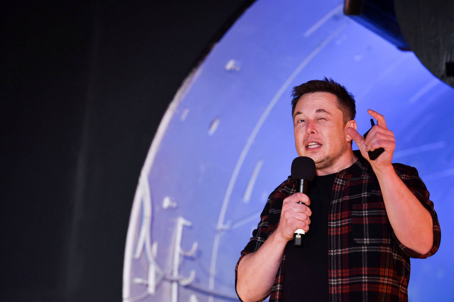 Tesla juht Elon Musk pakkus investoritele tänavu korralikult põnevust: suvel ähvardas ettevõtte börsilt ära viia, sügisel teatas esimesest kasumis kvartalist. Tesla aktsia oli nagu Ameerika mäed!