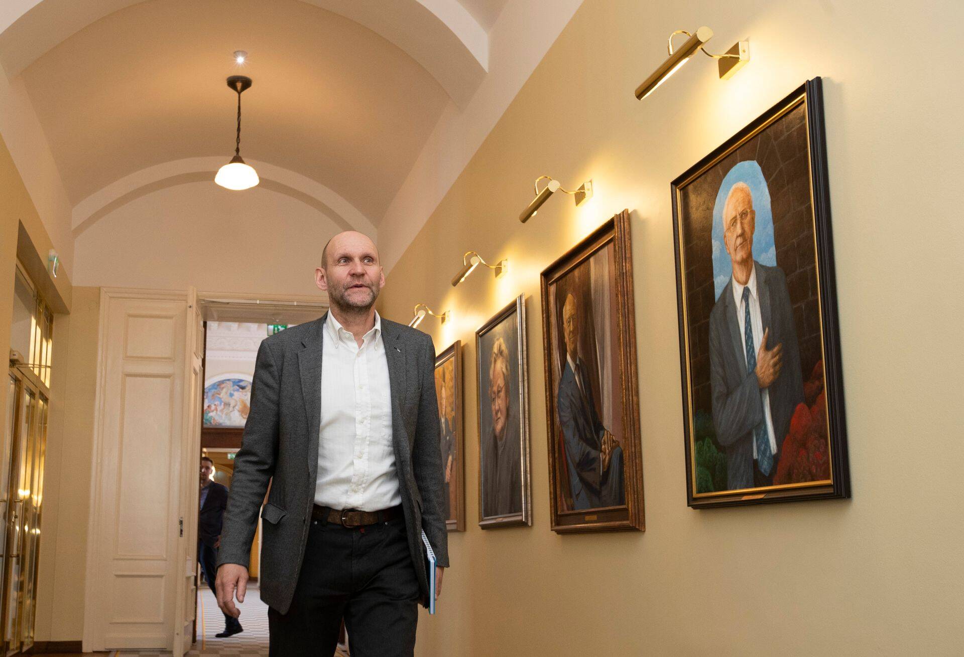 Isamaa esimehe Helir-Valdor Seederi sõnul keskendub erakond europarlamendi valimistel Eesti rahvuslike huvide kaitsele. Seeder ise Euroopa Parlamenti ei kandideeri.
