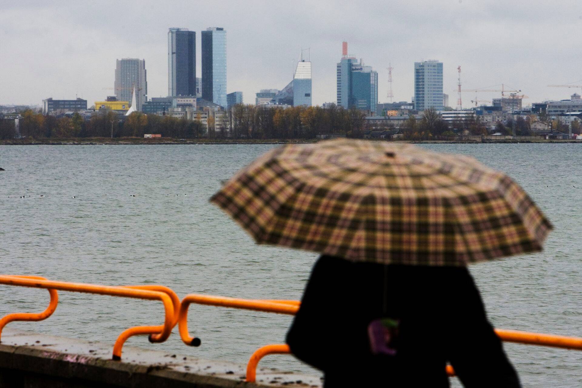 Tundub, et vihmane ilm pööras Tallinna korterituru juulis tõusule.