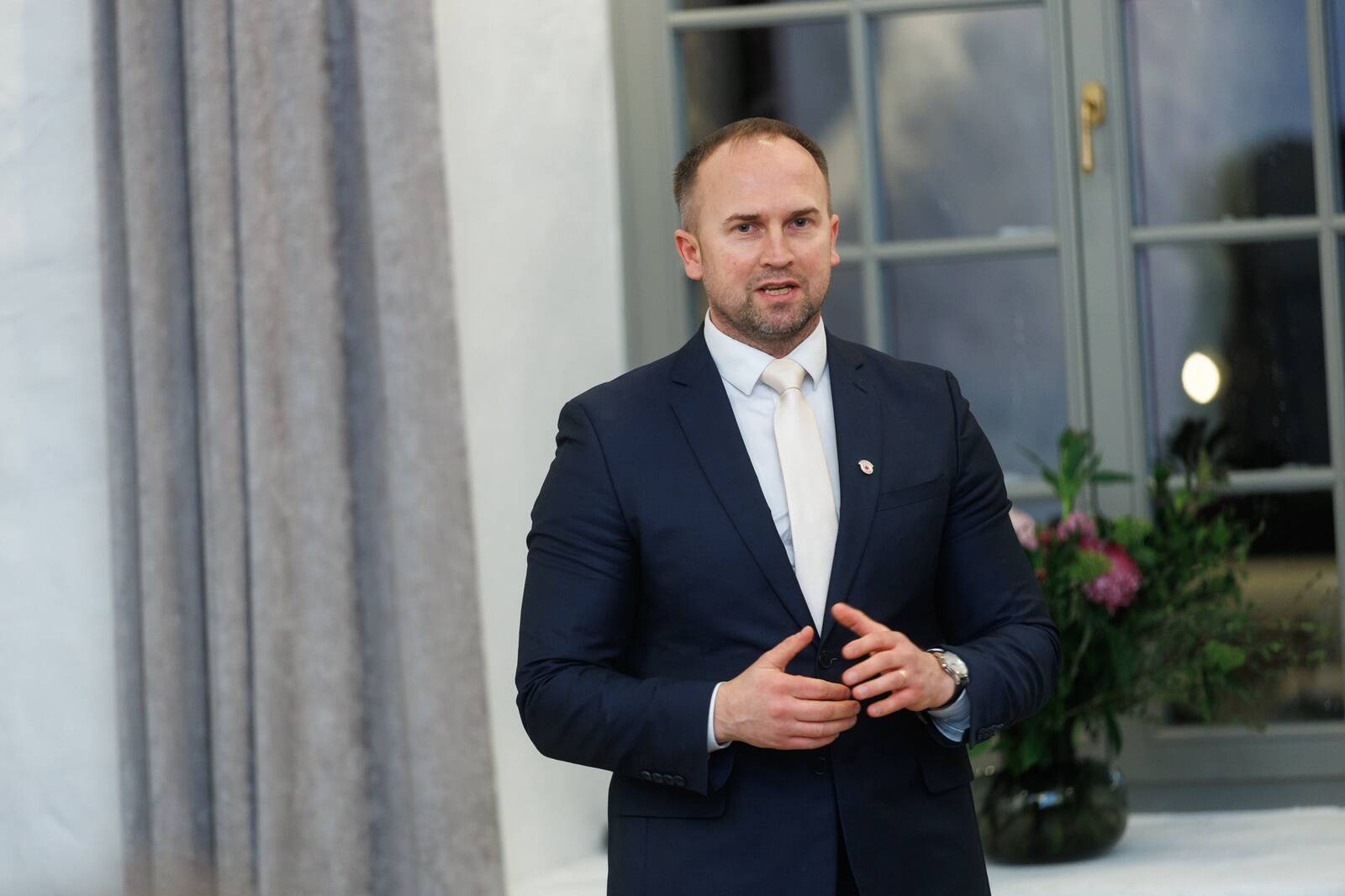 VIROLi tegevjuht Sven Hõbemägi esitas lahkumisavalduse ning VIROL on kuulutanud välja konkursi uue tegevjuhi leidmiseks.