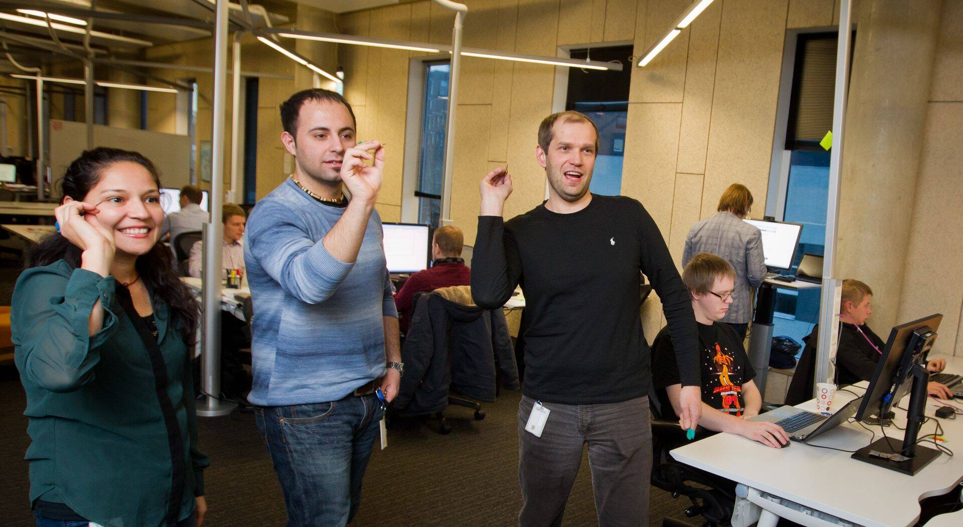 Skype Eesti juht Andrus Järg (esiplaanil paremal) ütles, et ettevõte üritab tasakaalustada töö- ja eraelu.