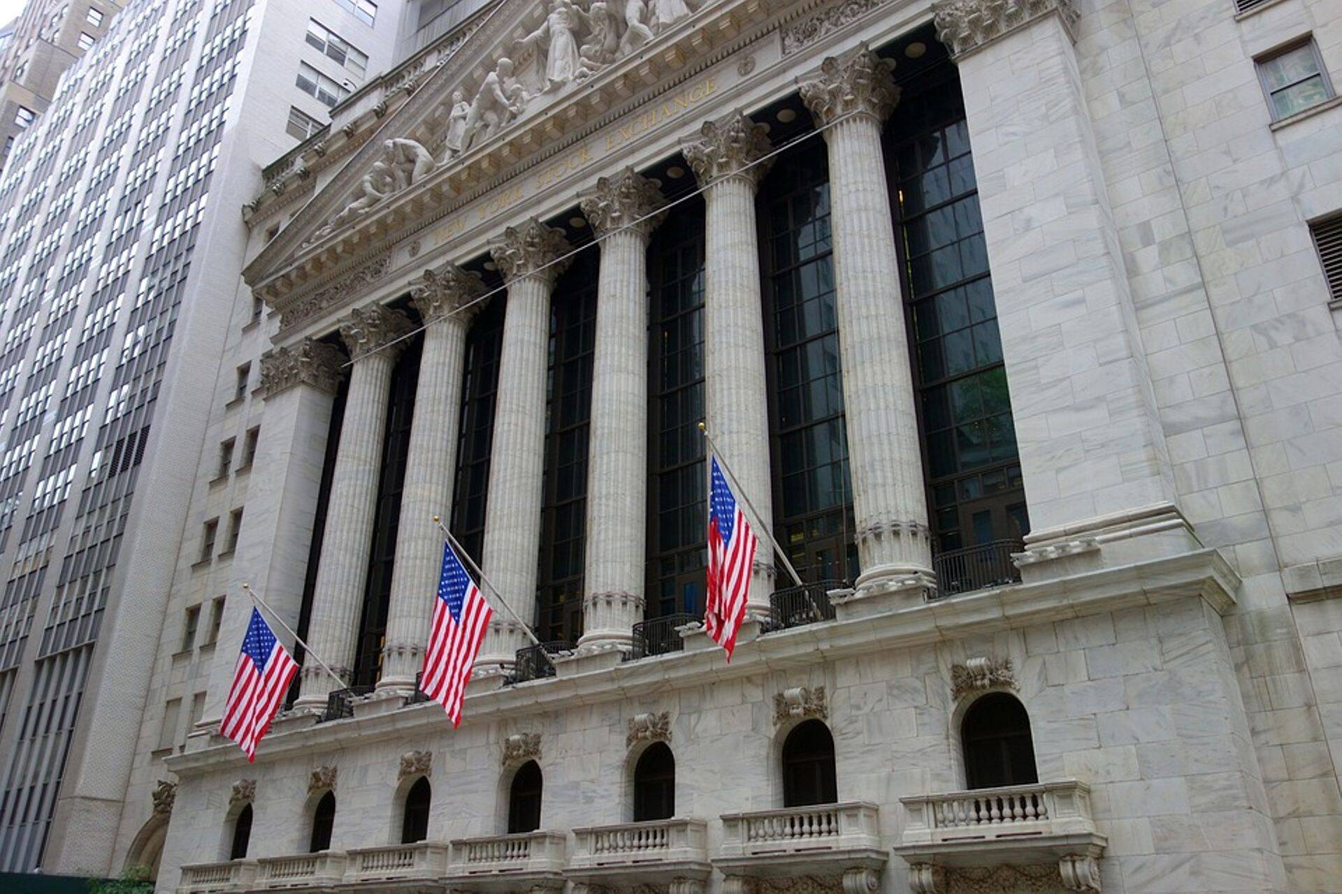 Dow Jones достиг 26 000!