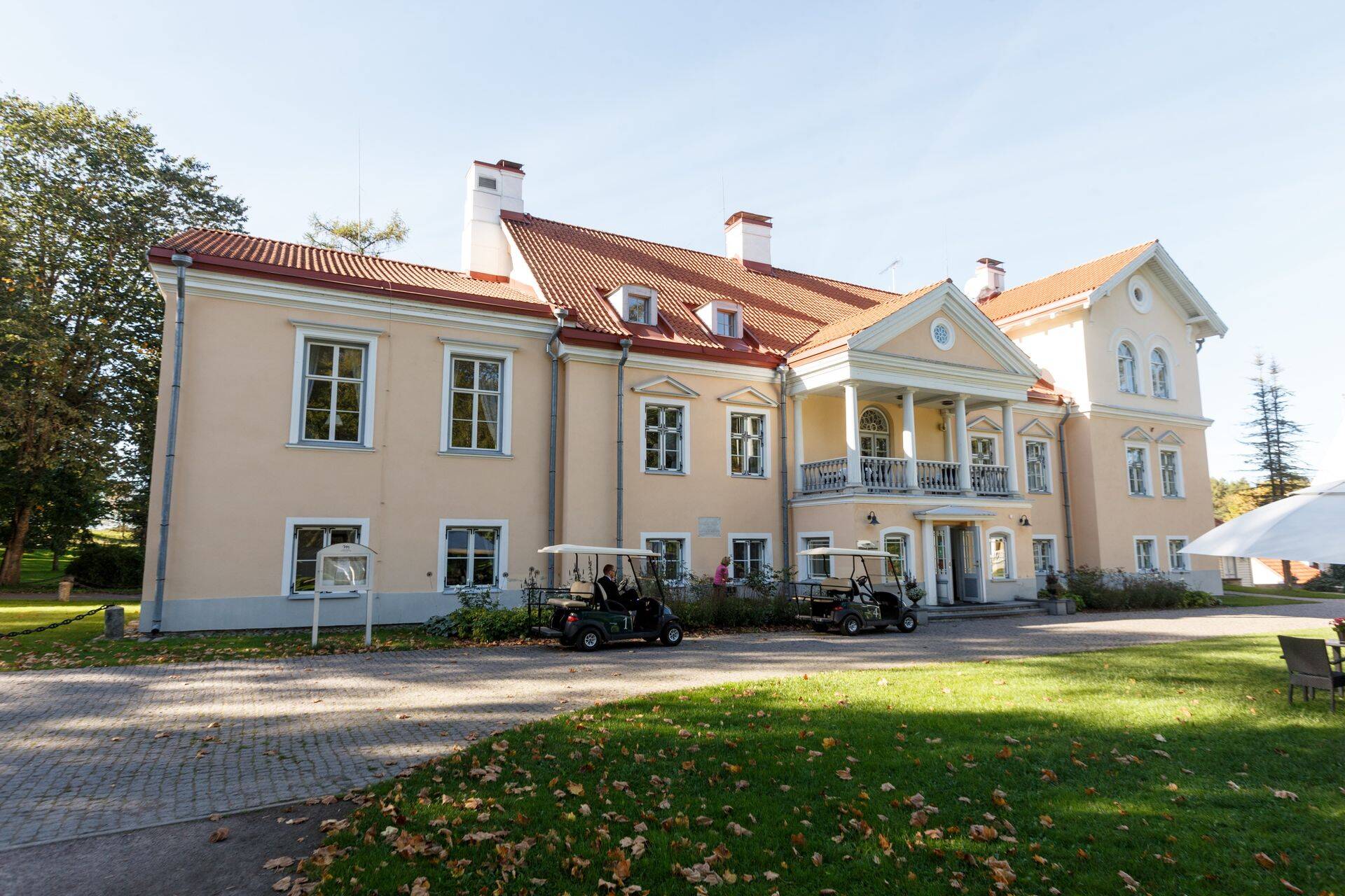 Vihula mõisa peahoone.