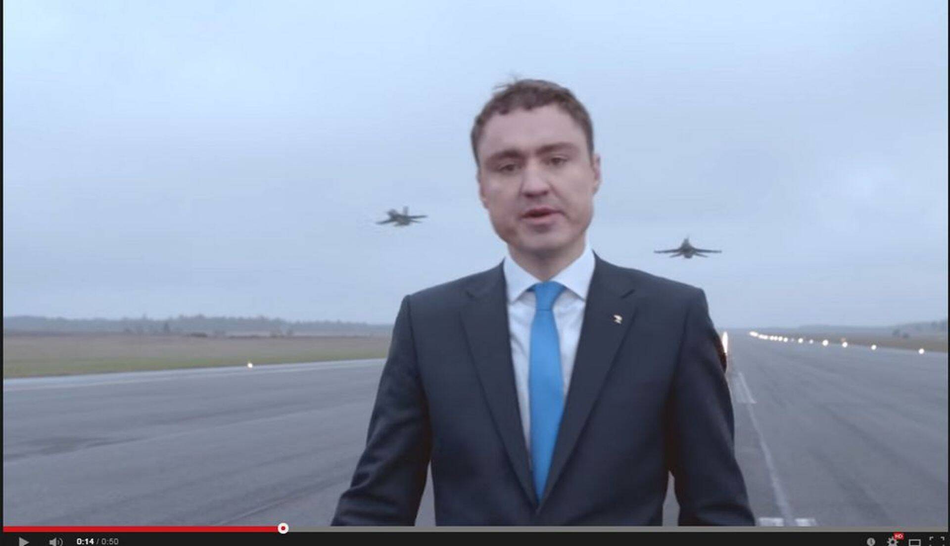 Peaminister Taavi Rõivase valimisklipp Ämari lennujaamas.