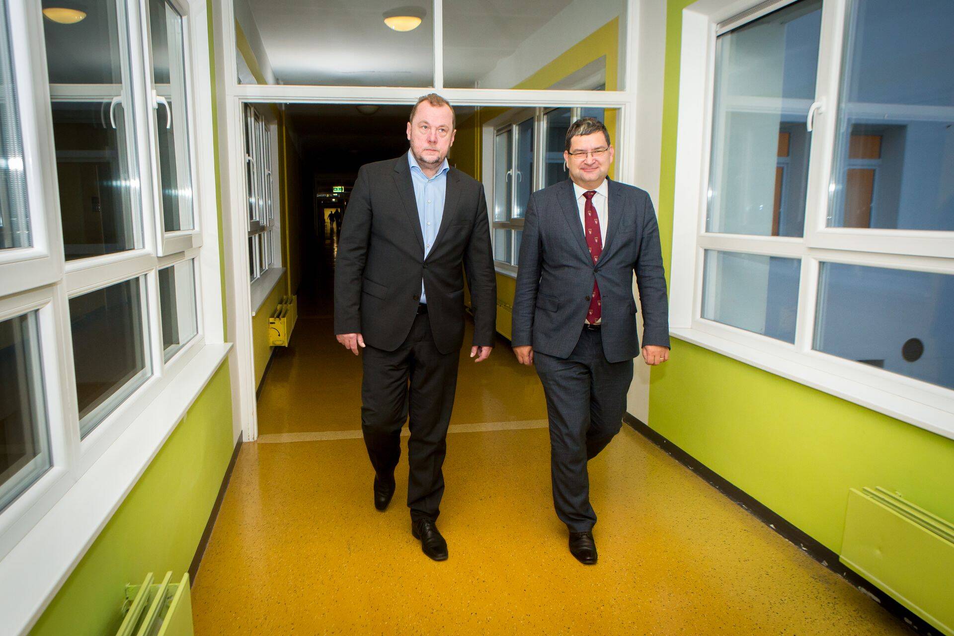 Kuressaare haigla juht Märt Kõlli (vasakul) ja ülemarst hematoloog Edward Laane usuvad, et keemiaraviga alustatakse tuleval aastal.