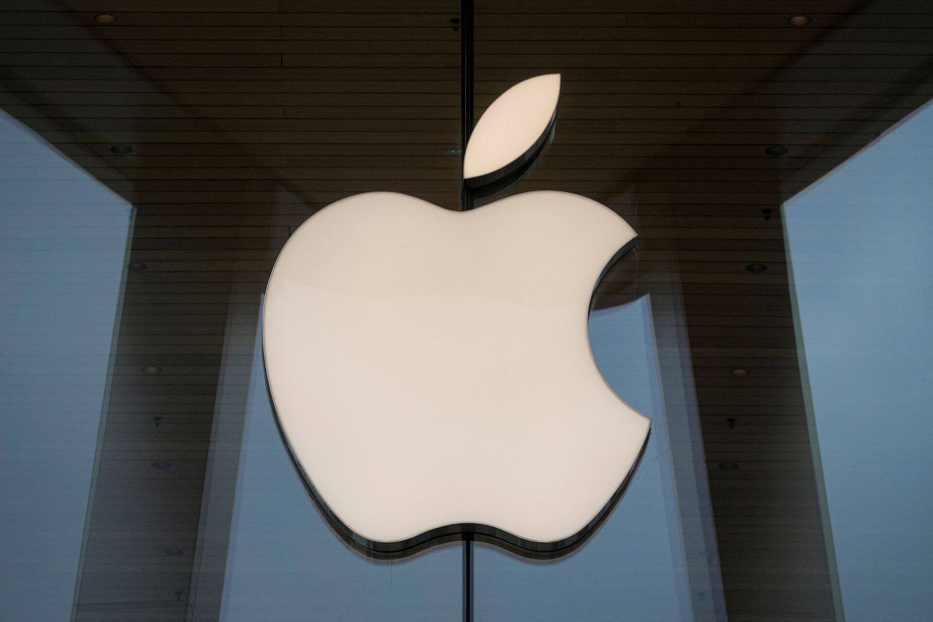 Apple logo New Yorgis poe seinal.