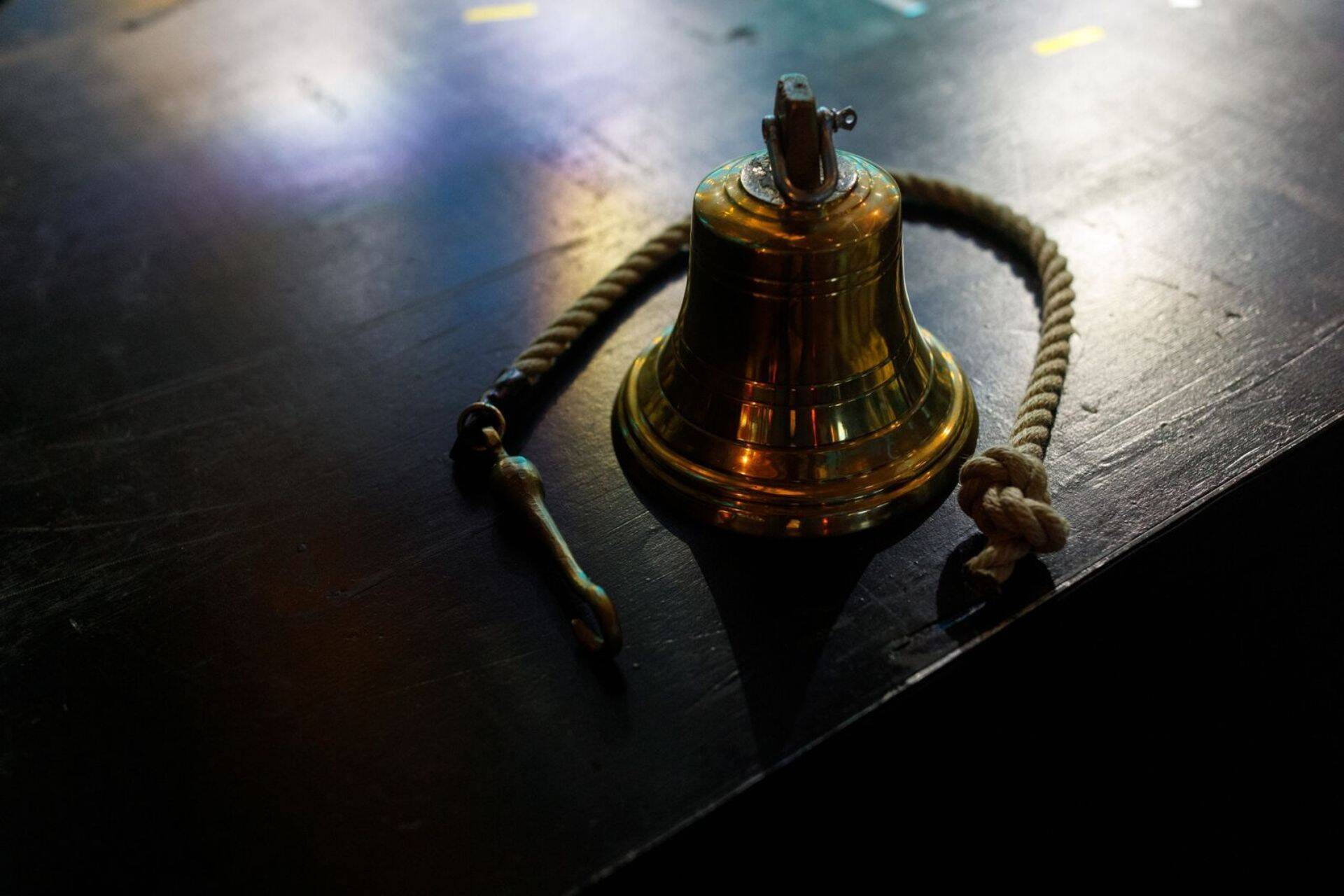 Меньше половины акций периода IPOдрома остается в плюсе.