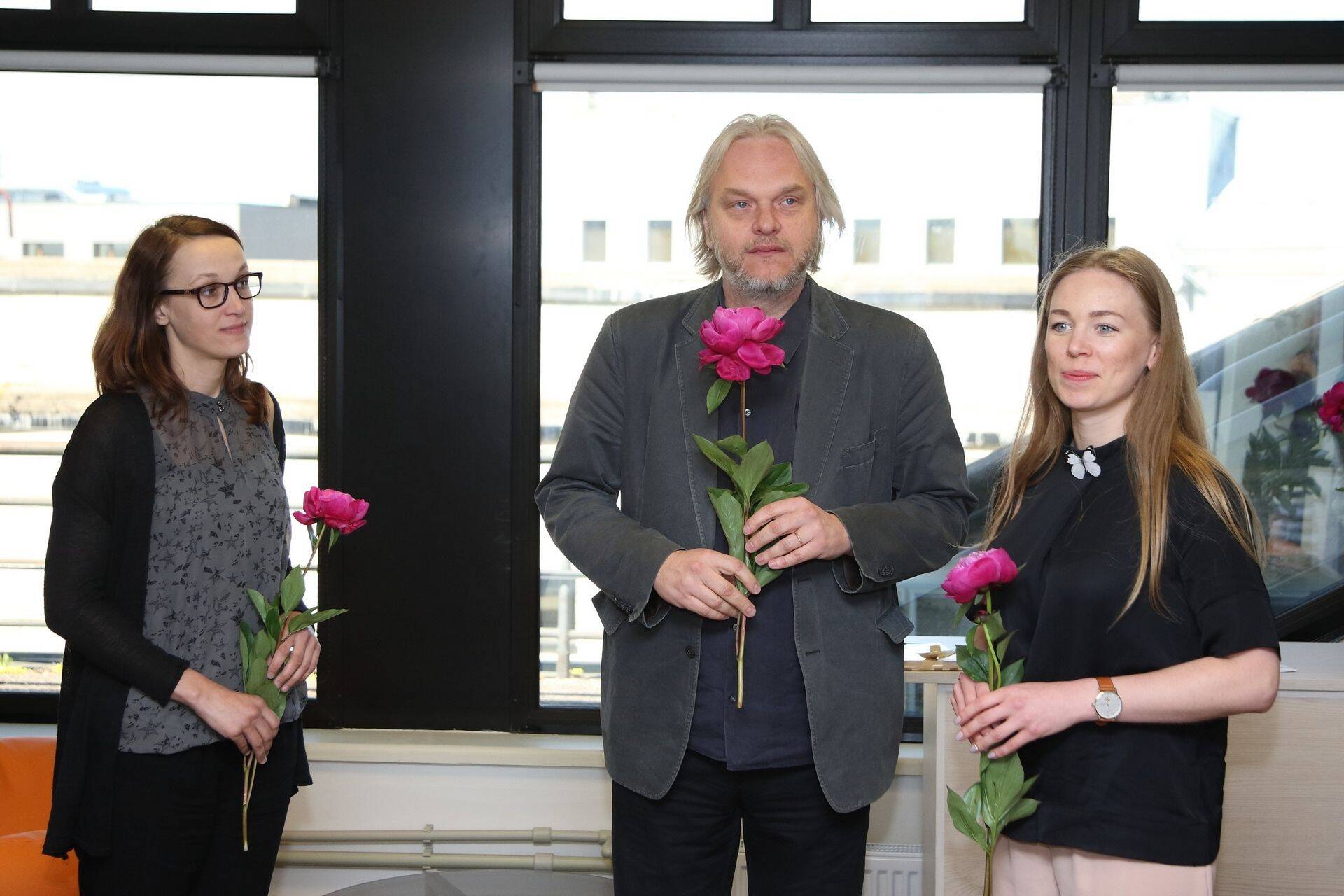 Võidutöö autorid Ra Luhse, Jekaterina Kljutšnik ja Helina Niitvähi.
