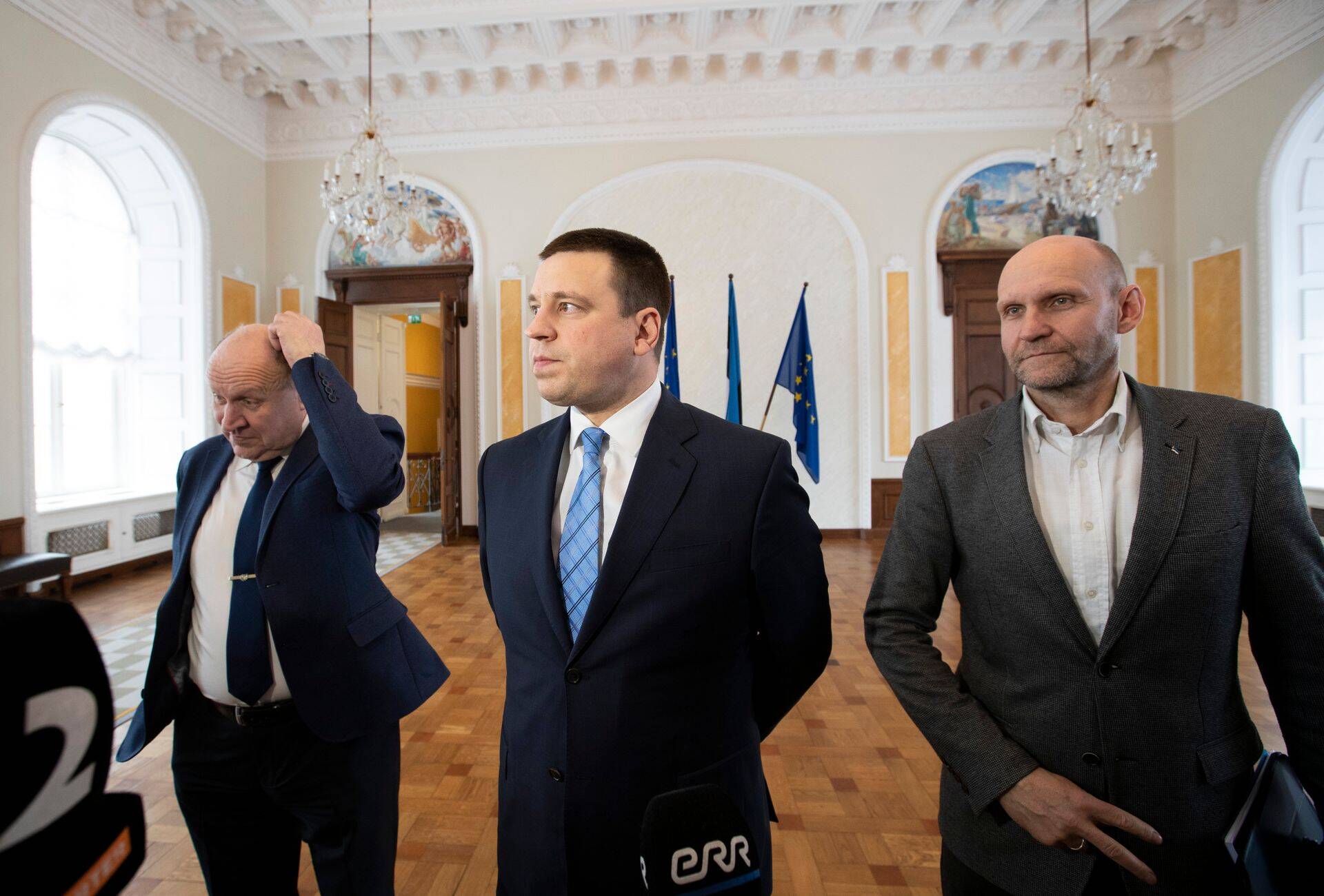 EKRE esimees Mart Helme (vasakul), Keskerakonna esimees Jüri Ratas ja Isamaa esimees Helir-Valdor Seeder.