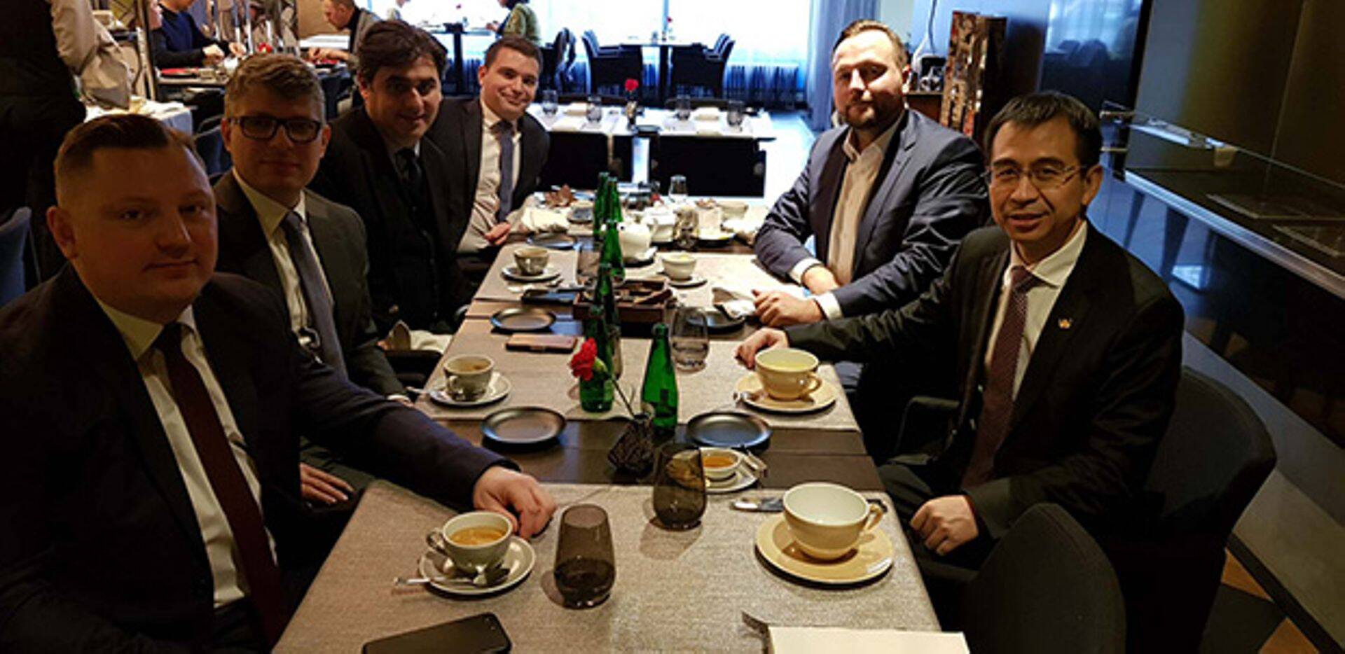 Touchstone Capital Partnersi esindajad Tallinna linnajuhtidega koostöö- ja investeerimisplaanide üle mõtteid vahetamas 7. jaanuaril 2019.