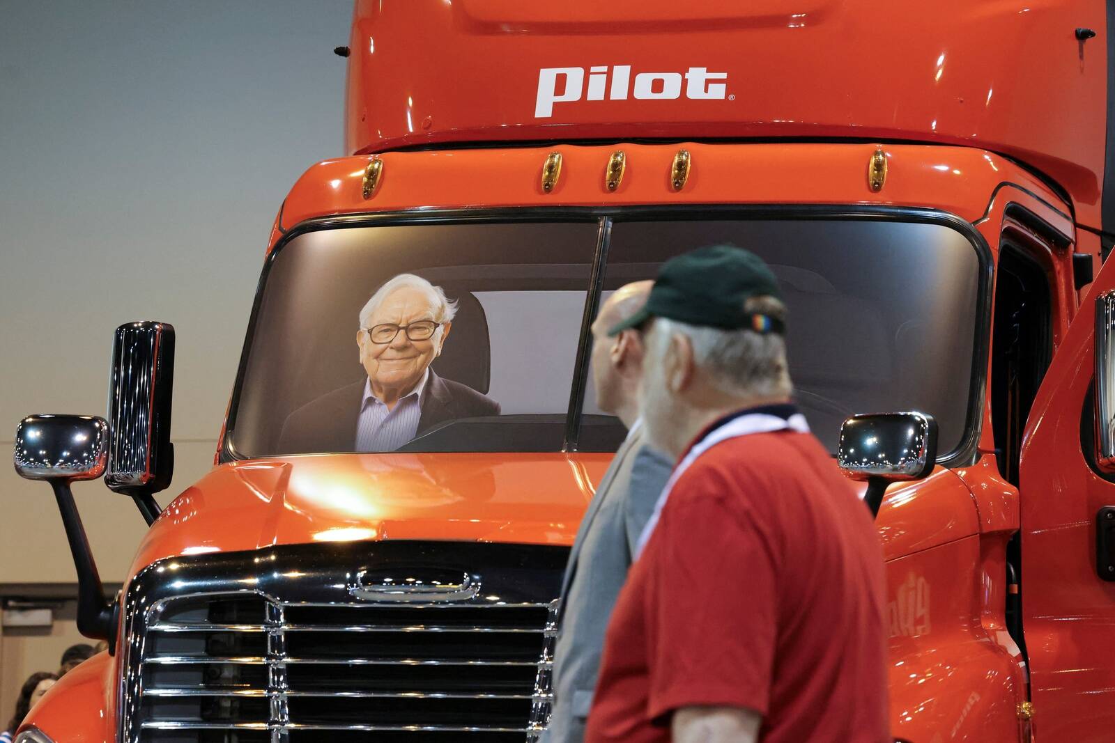 Bafets turpina aizdomīgi daudz krāt