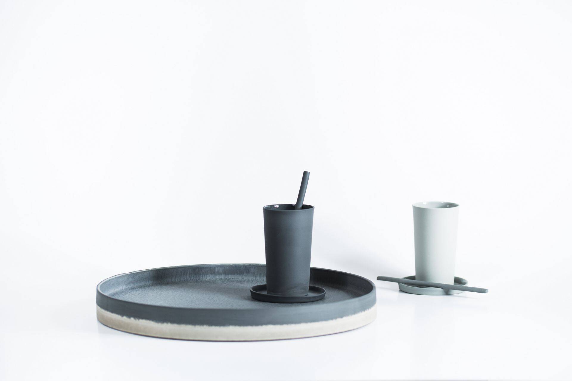 Керамика от Марианы Лаан и студии Nuud Ceramics.