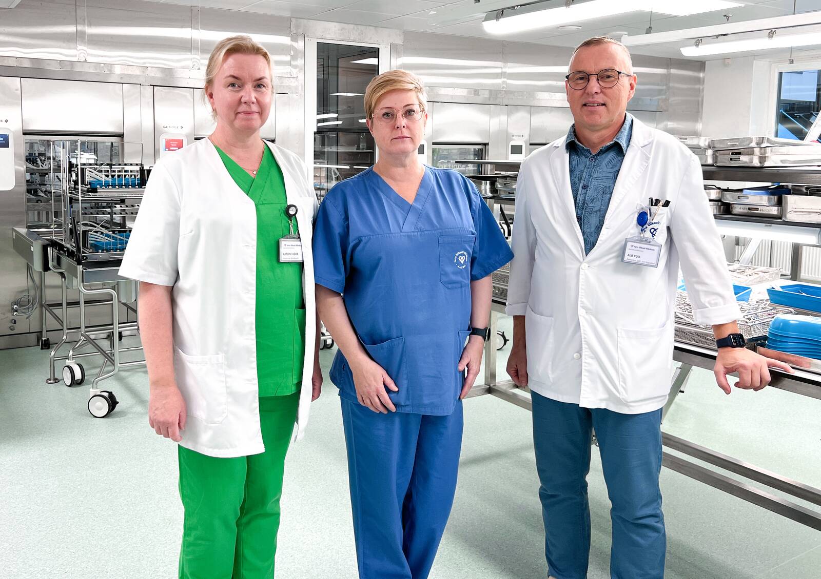 Fotol: Sterilisatsiooni osakonna töötajad vasakult Catline Võrk, Irene Vesterinen ja Alo Rull.