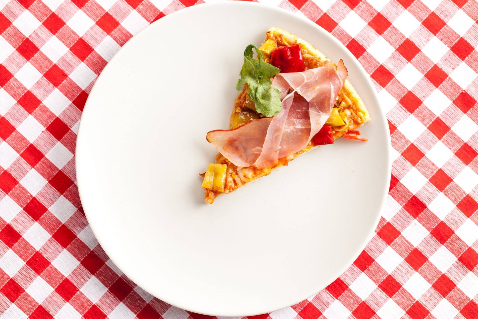 Самая большая часть расходов - питание