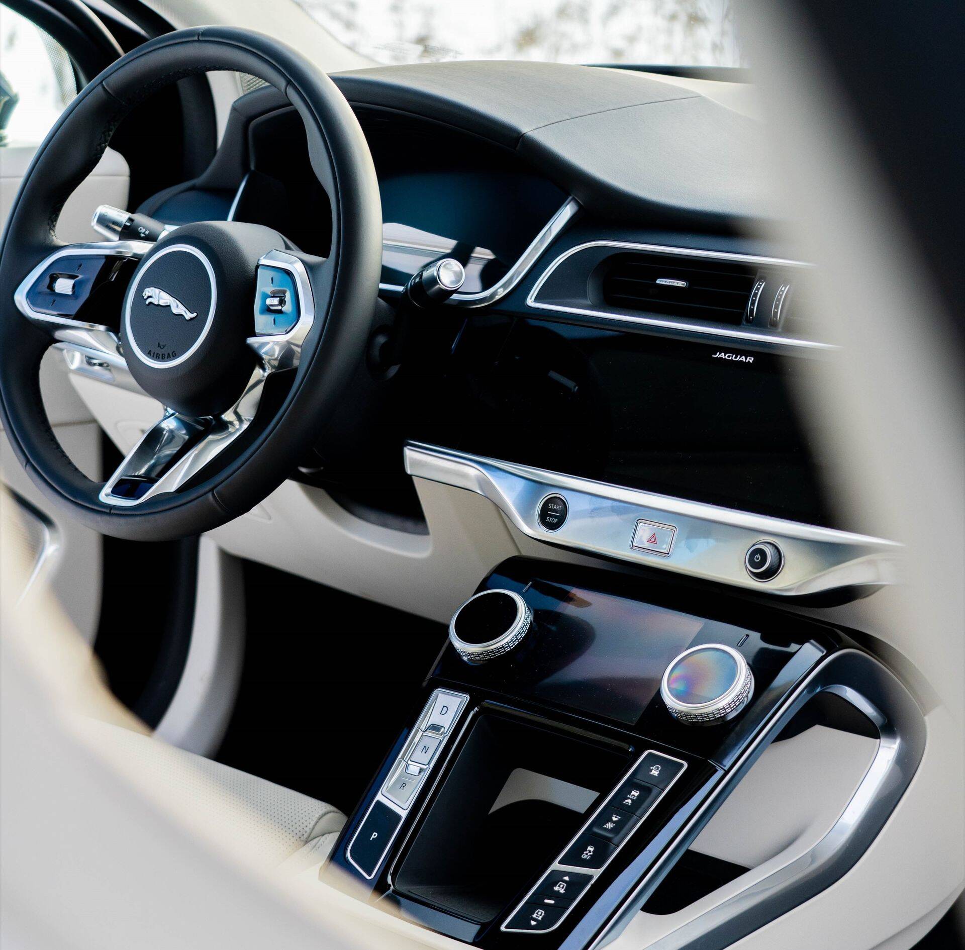 Jaguar I-PACE salong (tootja foto).