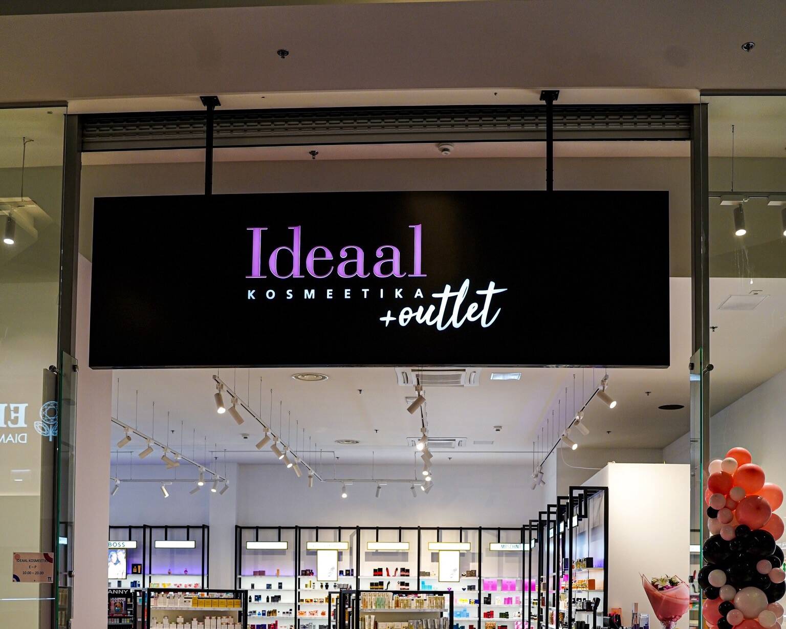 Ideaal Kosmeetika kauplused teenisid omanikele ilusa kasumi