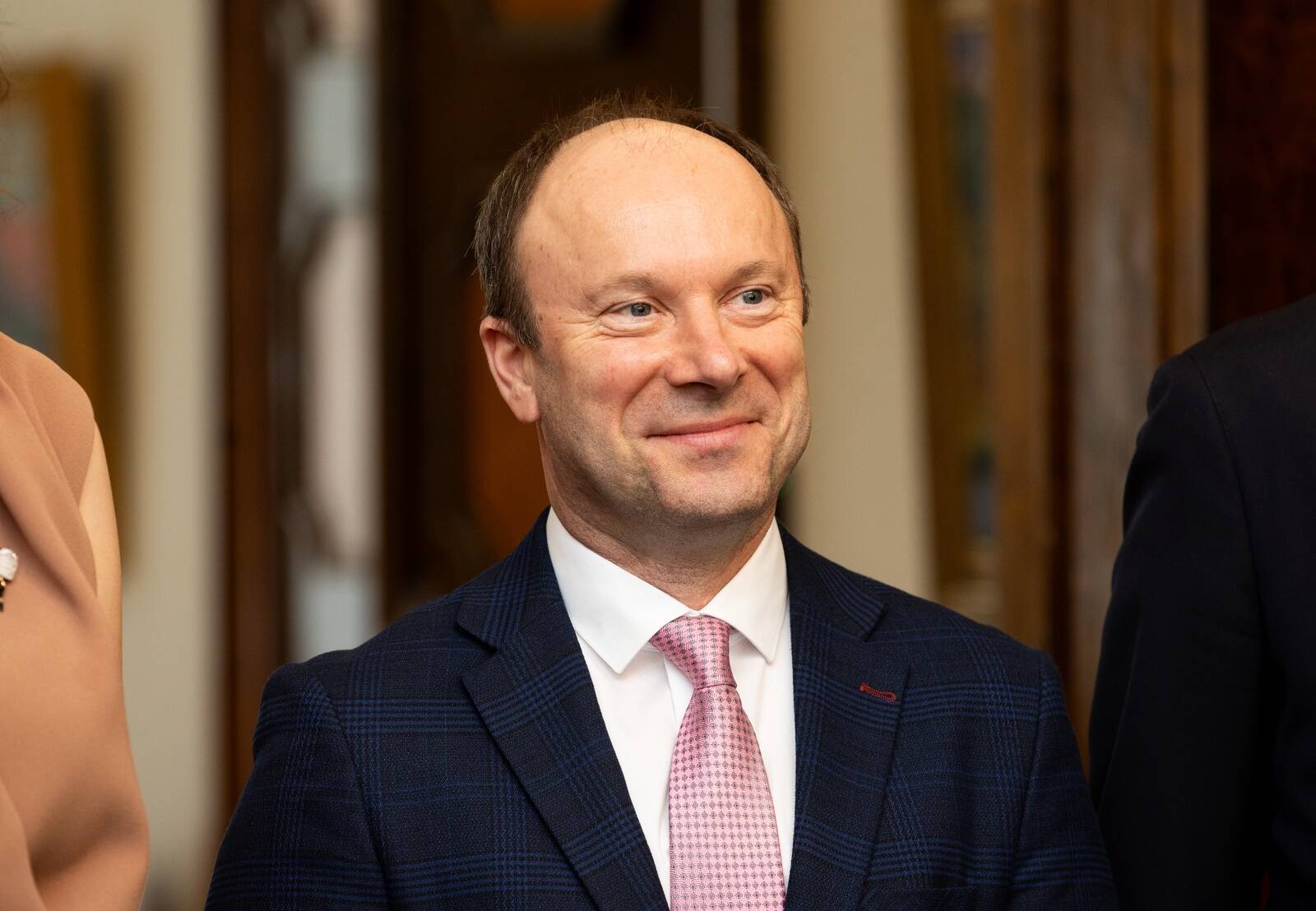 Oluline on, et väiksemate muudatuste jaoks ei peaks läbima kuude- või aastatepikkust bürokraatiamaratoni, vaid ehitama saaks asuda nädalatega, lausus taristuminister Kuldar Leis.
