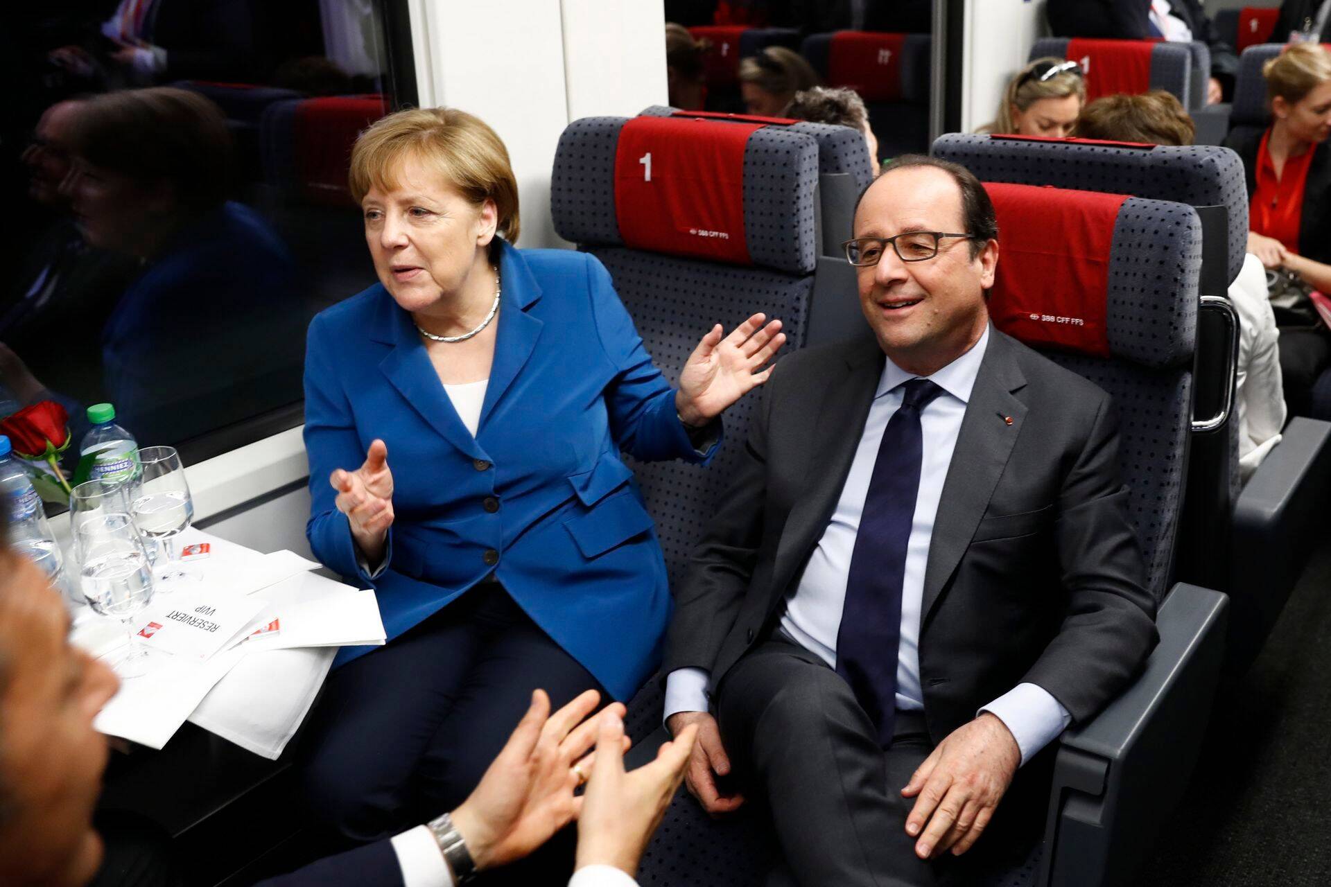 Saksamaa liidukantsler Angela Merkel (vasakul) ja Prantsusmaa president Francois Hollande