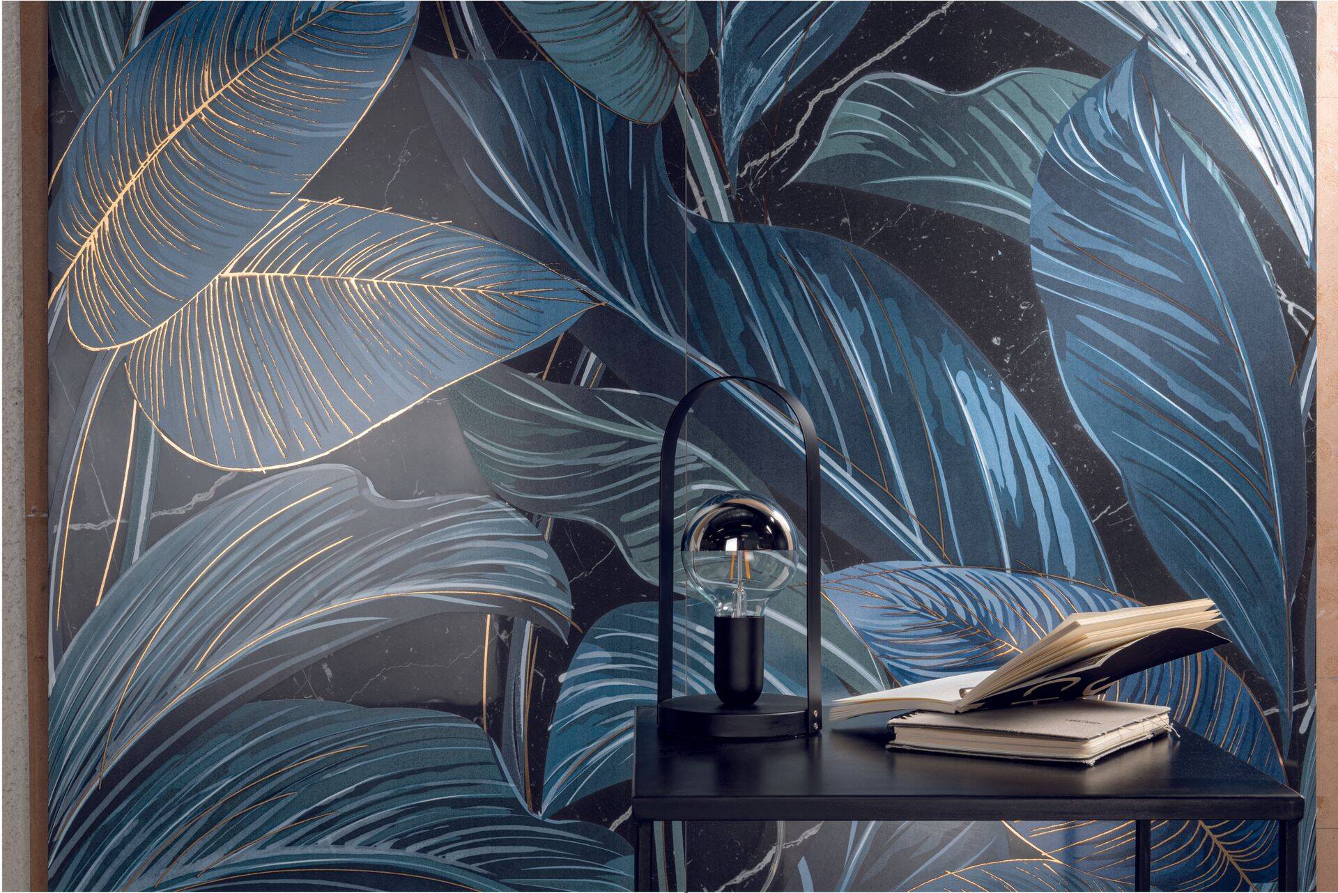 Serenissima tumesiniste lehtedega üleseinasuurune keraamiline efektsein