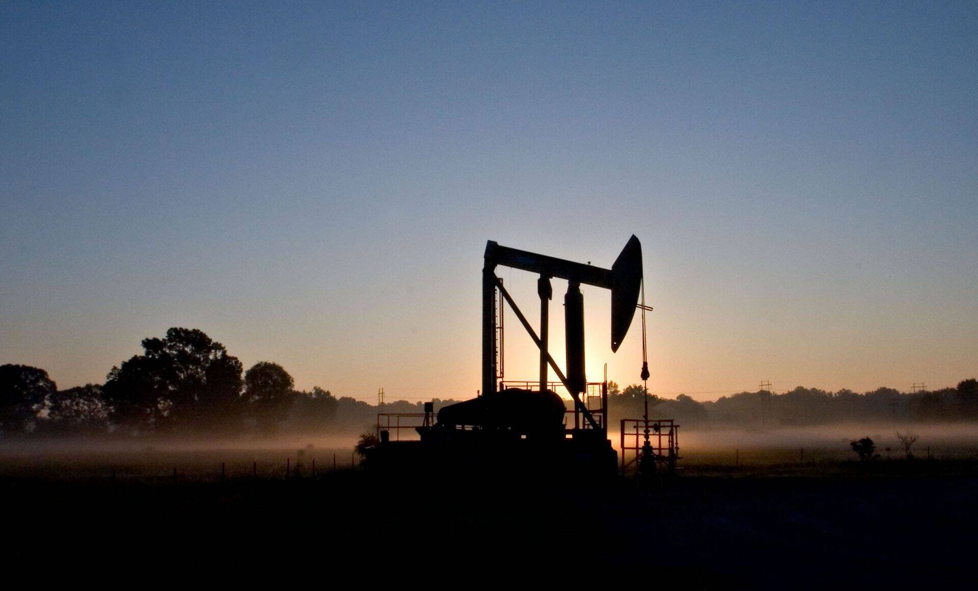 Нефть упала до минимальных уровней года