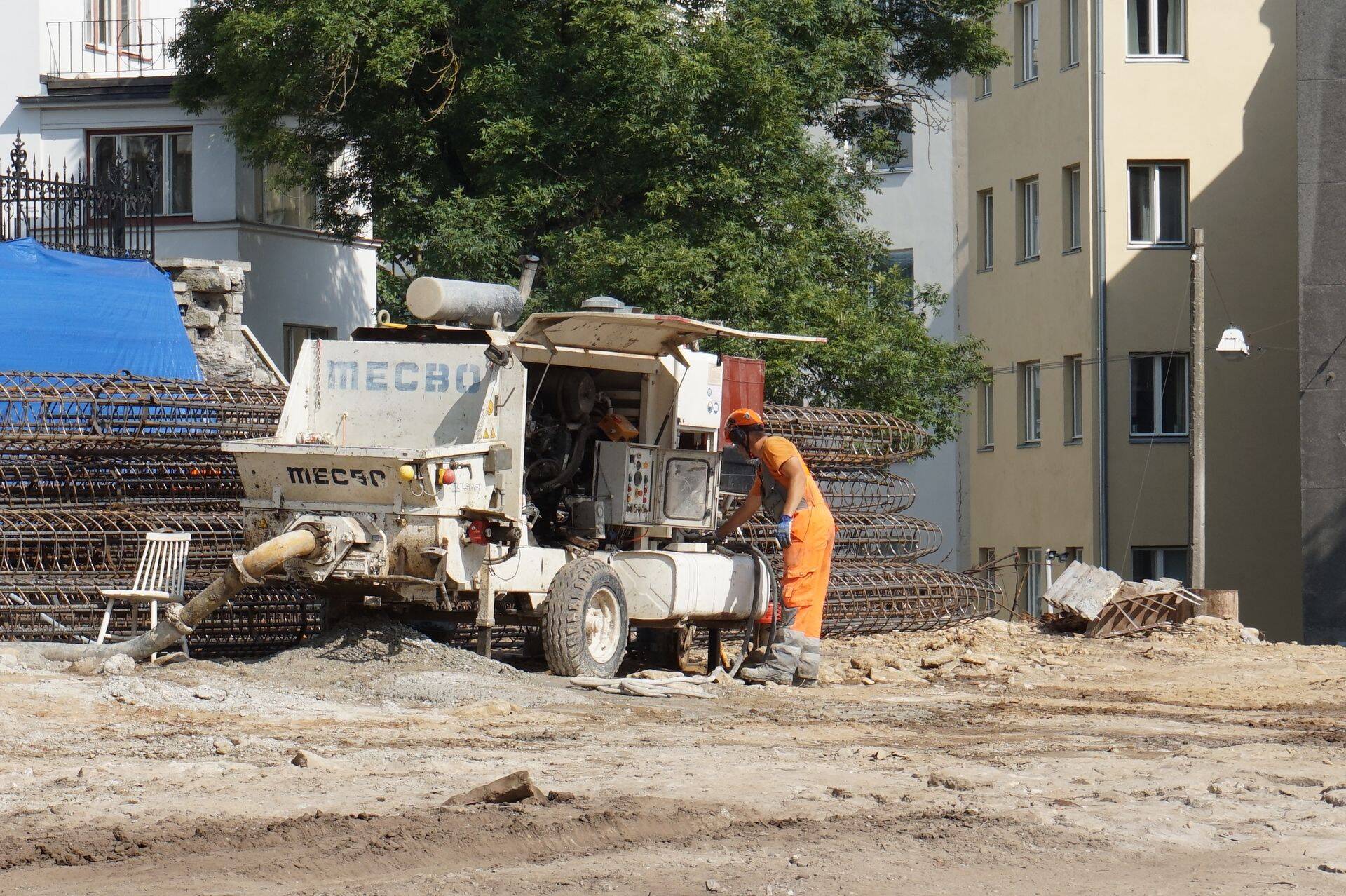 Lahti on läinud suure ärihoone ehitustööd Tallinna kesklinnas Kosmose kino vastas.