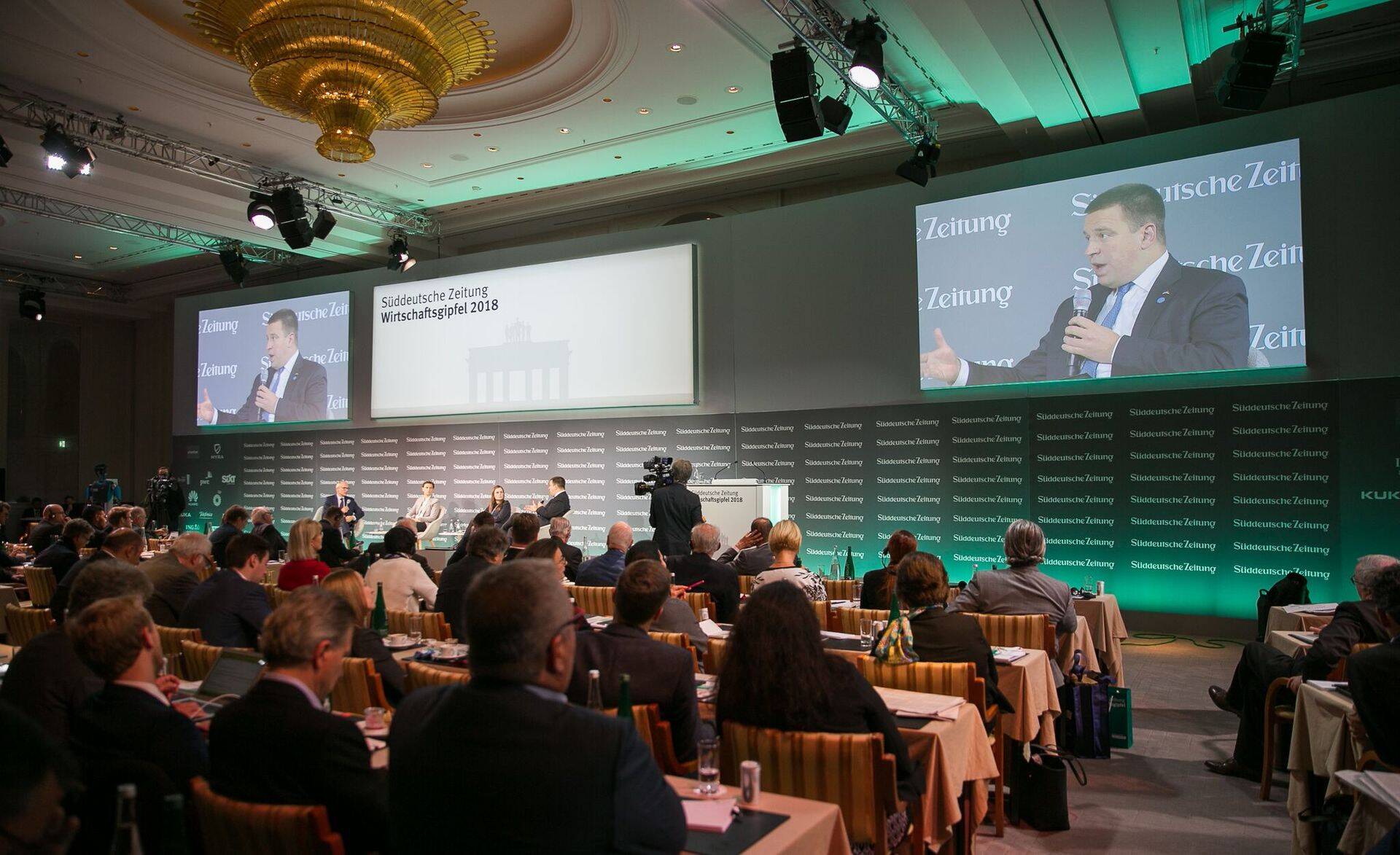 Peaminister Jüri Ratas esinemas Saksamaal päevaleht Süddeutsche Zeitungi korraldatud majandustippkohtumisel.