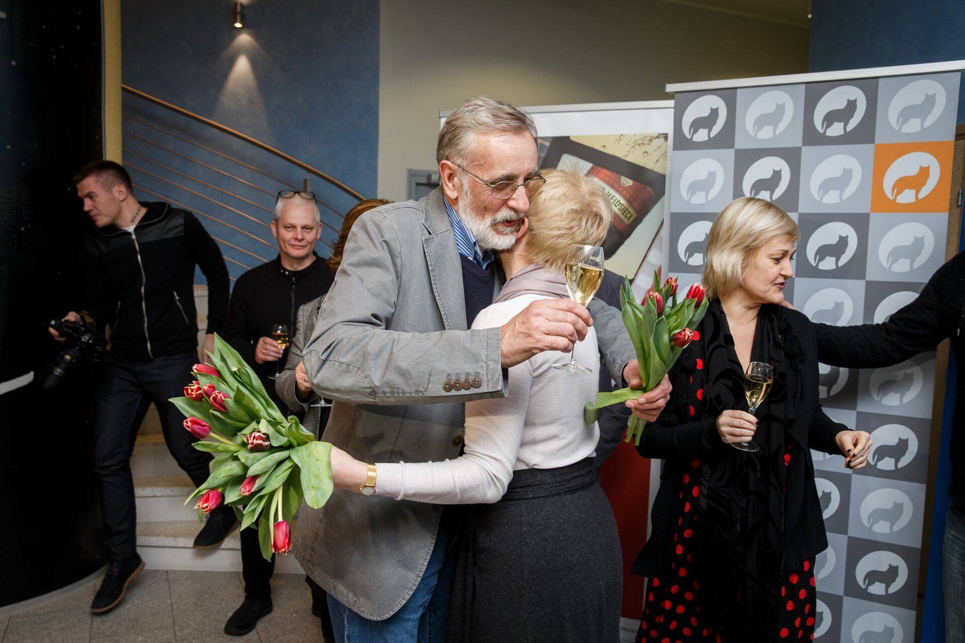 Filmi Mandariinid peaosalist mänginud näitleja Lembit Ulfsak jõudis Ameerikast koju.