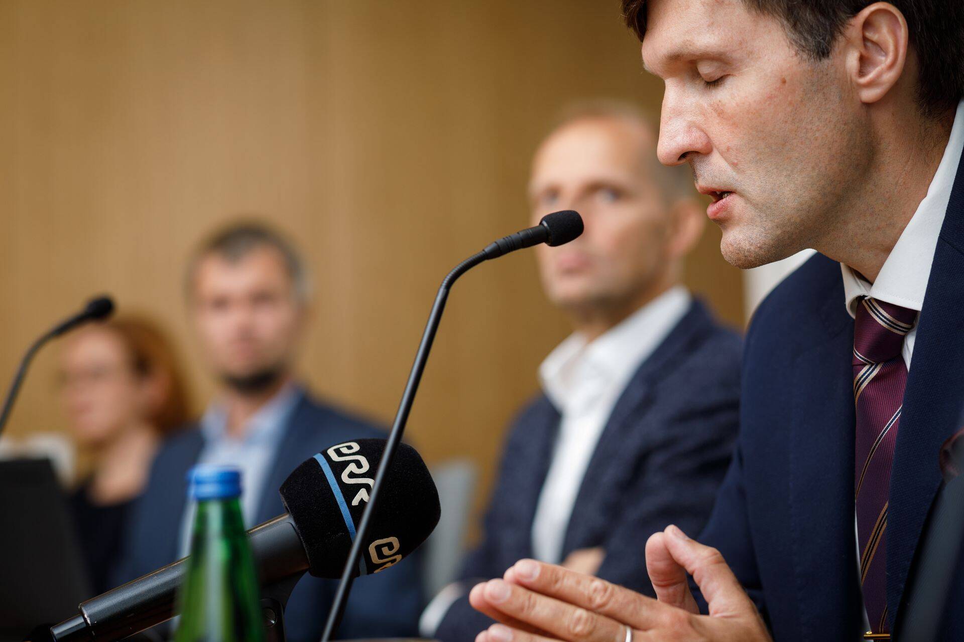 Rahandusminister Martin Helme tänasel pressikonverentsil.