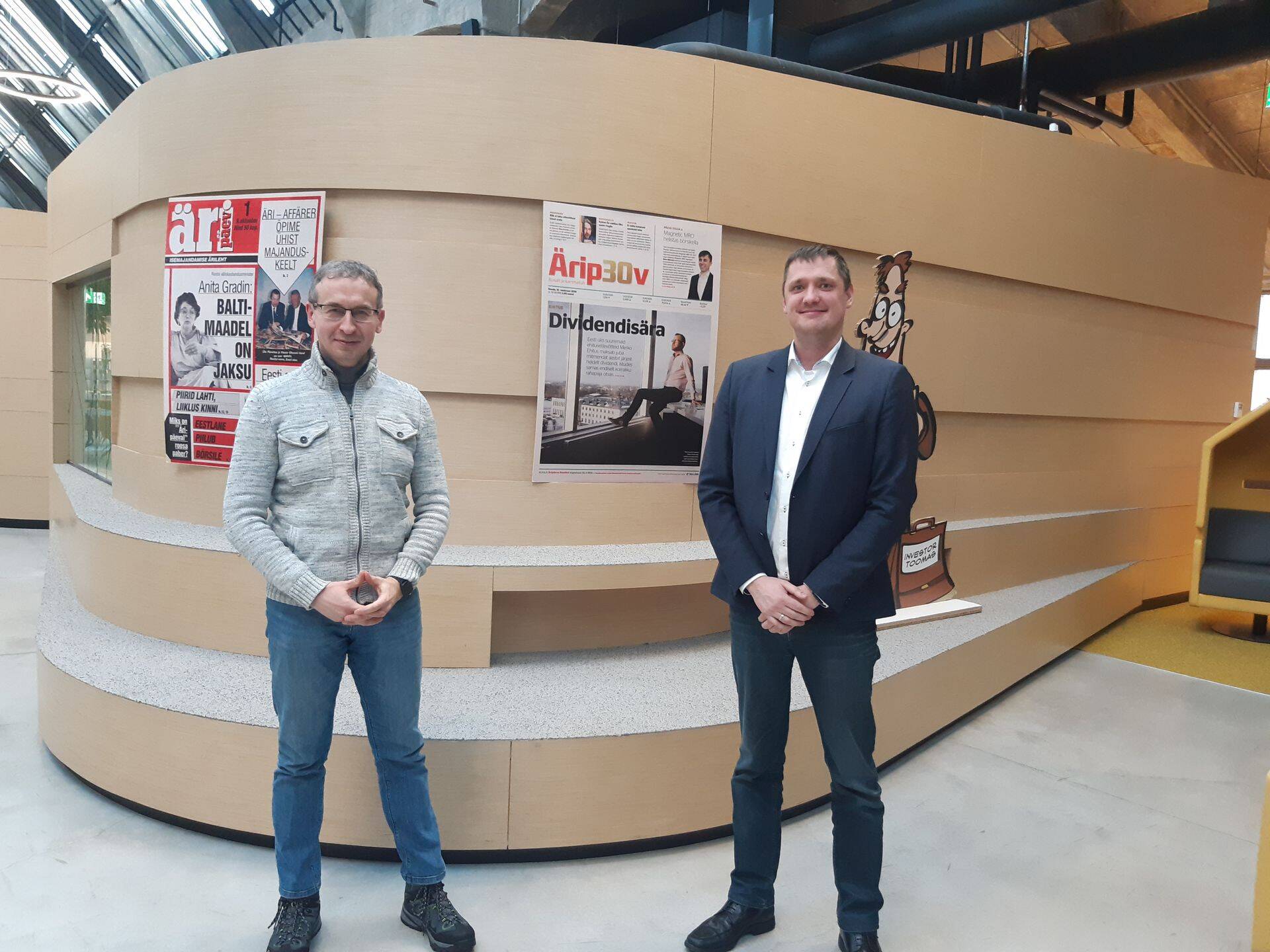 Taltechi Targa linna tippkeskuse partnerlussuhete ja strateegia juht Einari Kisel (vasakul) ja ABB keskpingeseadmete moodulsüsteemide globaalne tootejuht Danel Türk.