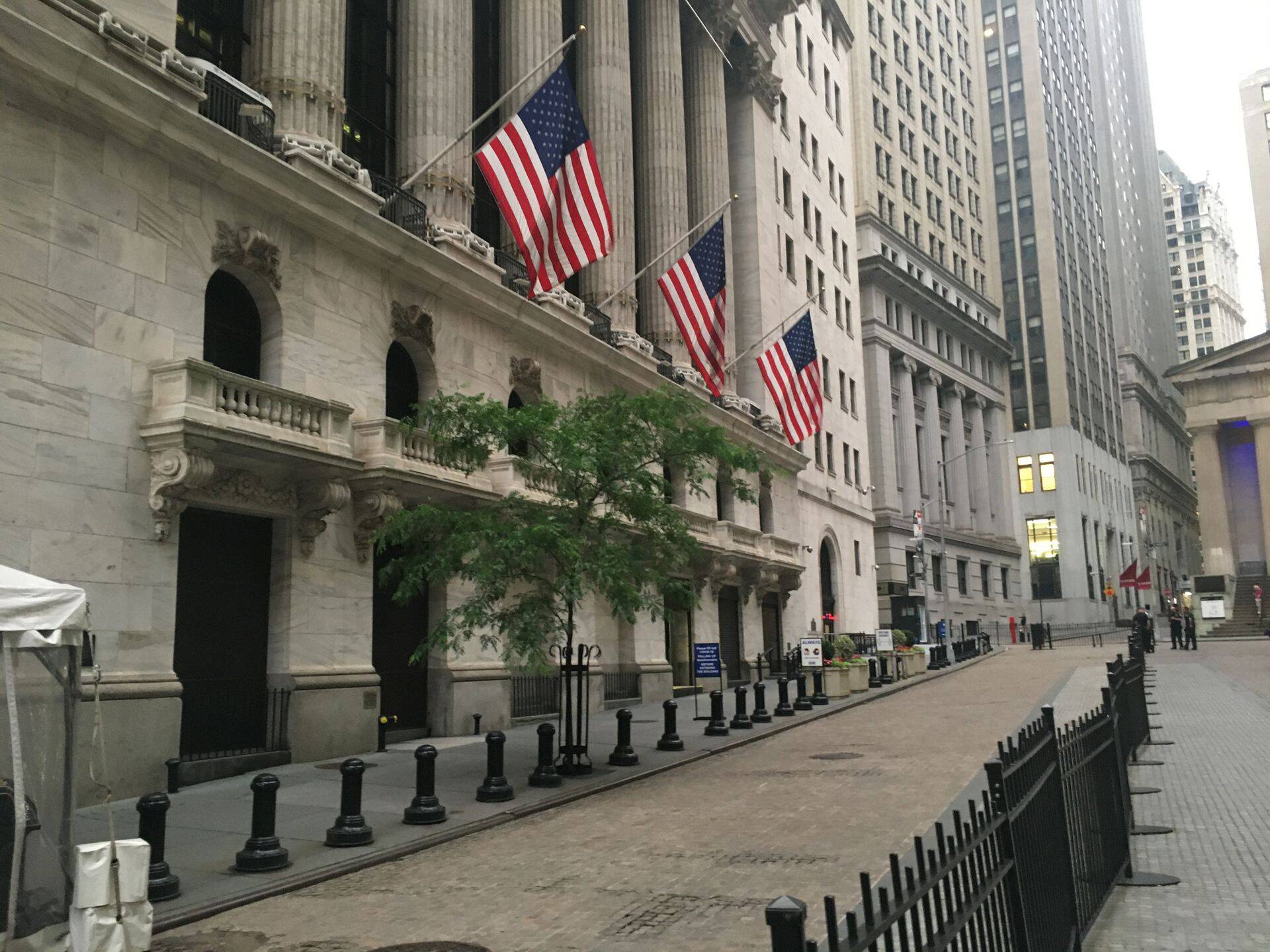 Atmosphere at the New York Stock Exchange during the Coronavrus Pandemic and protests in New York City. (Financial District, NYC)