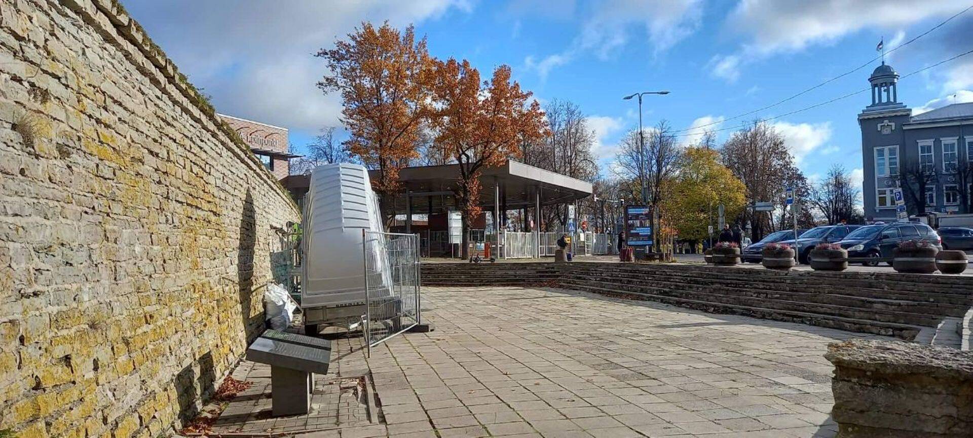 Пройти КПП в Нарве стало сложнее.