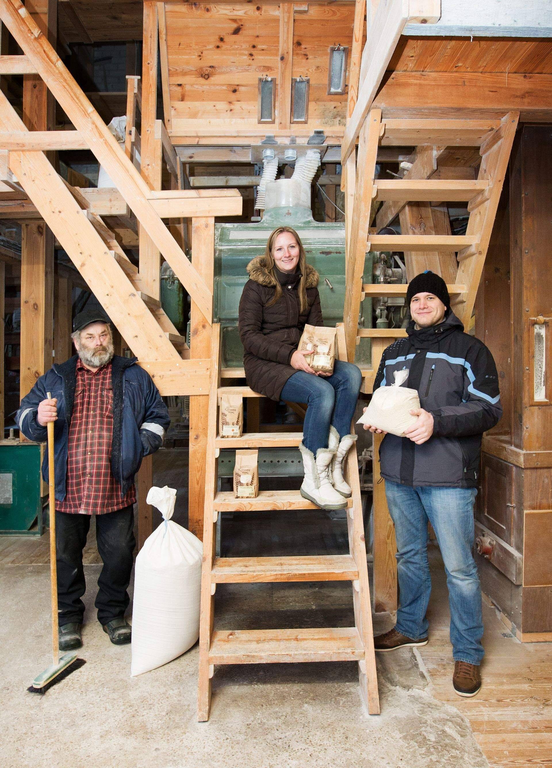 Kivisaare Veskit veavad eest Mario Pauskar (paremalt) oma abikaasa Maarit Maremäe ning isa Alar Ritteriga.