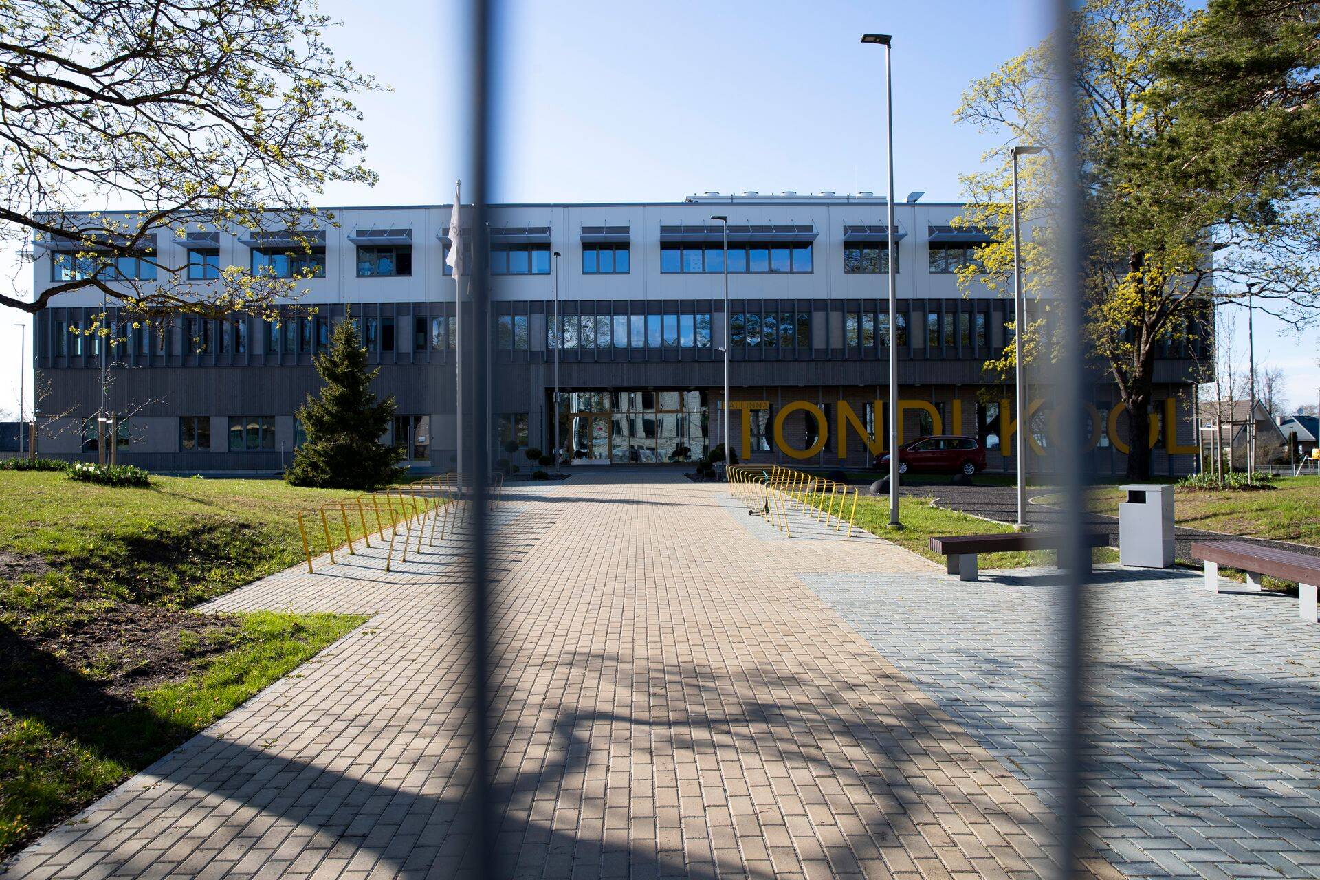 Авторы анализа пришли к заключению, что доход матери в существенной степени положительно коррелирует с результатами экзаменов по математике.
