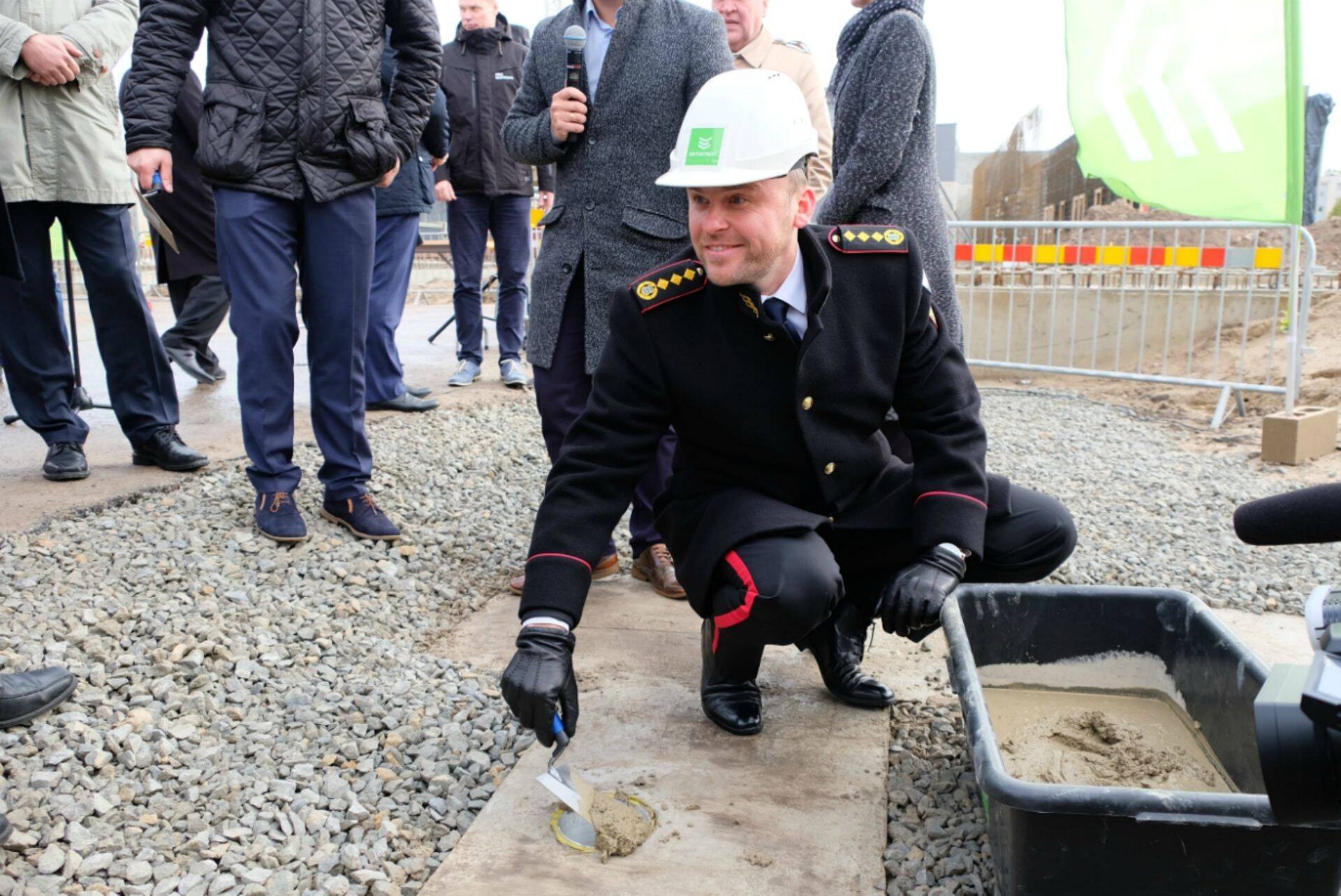 Päästeameti peadirektor Kuno Tammearu katab ajakapsli