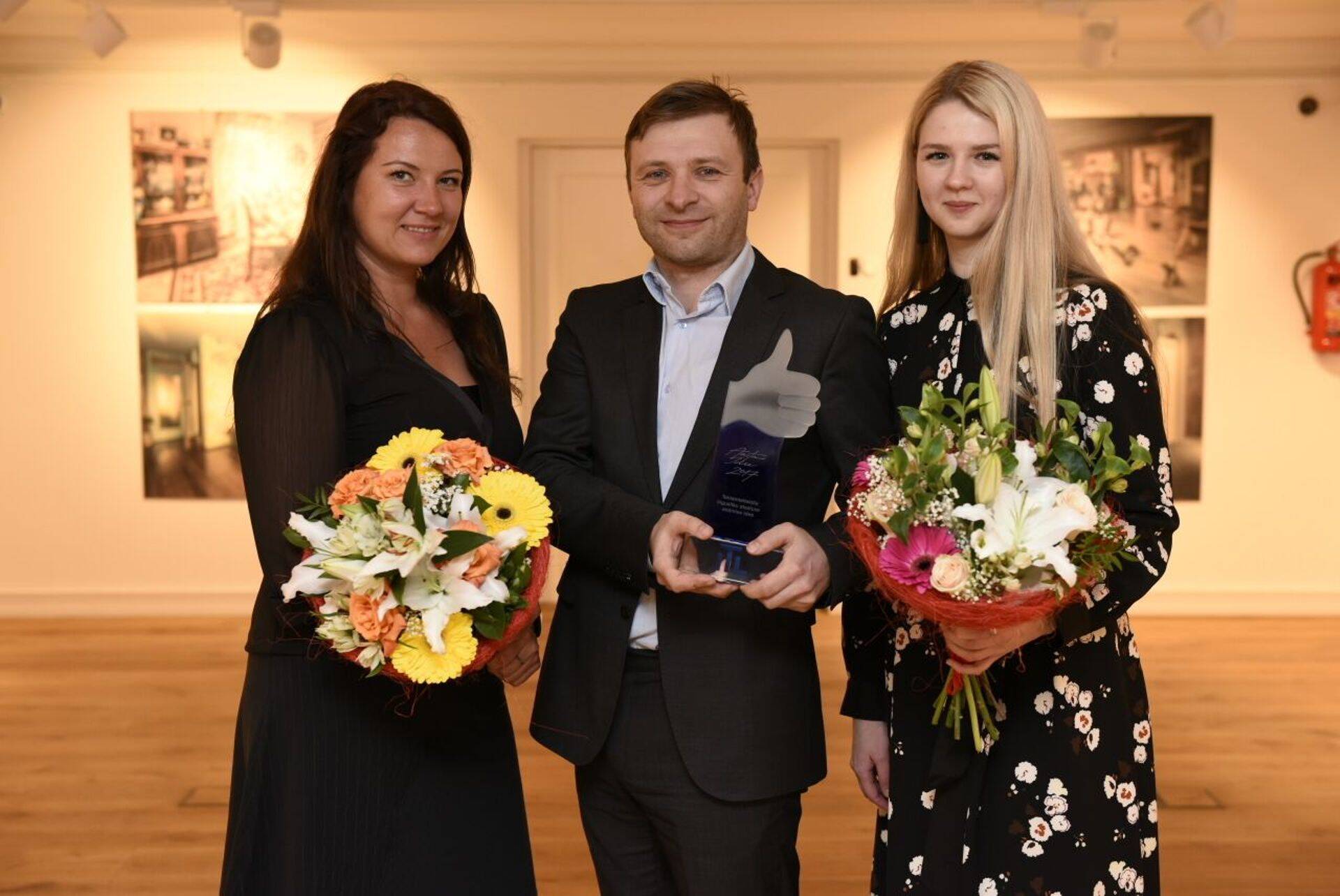 Aasta idee auhinna võtsid vastu Isejuhtivate sõidukite ekspertgrupi juht Pirko Konsat ning TRINITI Advokaadibüroo vandeadvokaat Karmen Turk ja advokaat Maarja Pild.