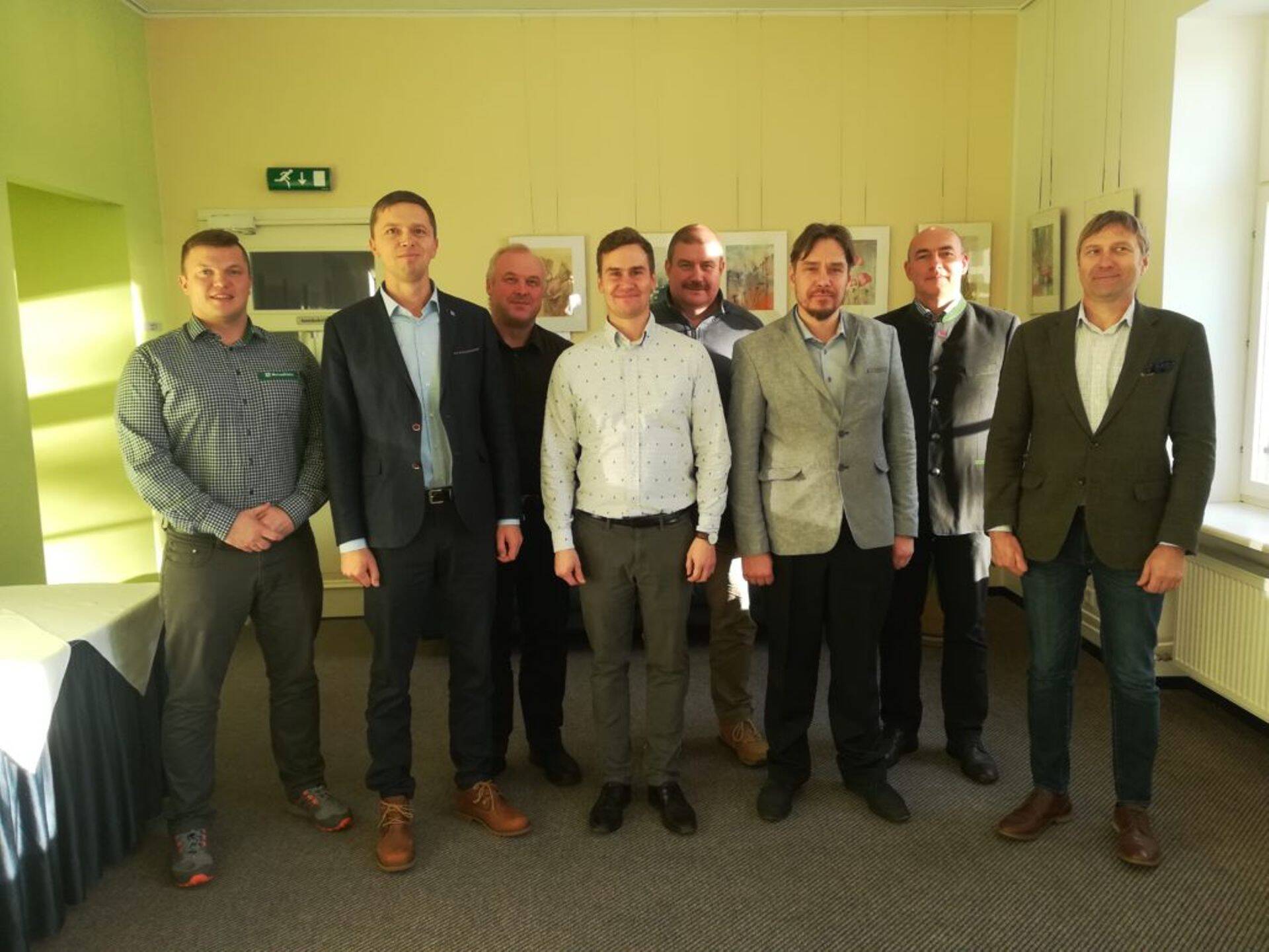 Vasakult Meelis Matkamäe (Rakvere Metsaühistu), Ants Erik (Ühinenud Metsaomanikud), Olavi Udam (Ühinenud Metsaomanikud), Mikk Link (Läänemaa Metsaühistu), Einar Pärnpuu (Läänemaa Metsaühistu), Harry Pütsepp (Vooremaa Metsaühistu), Atso Adson (Valgamaa Metsaühistu) ja Ando Eelmaa.