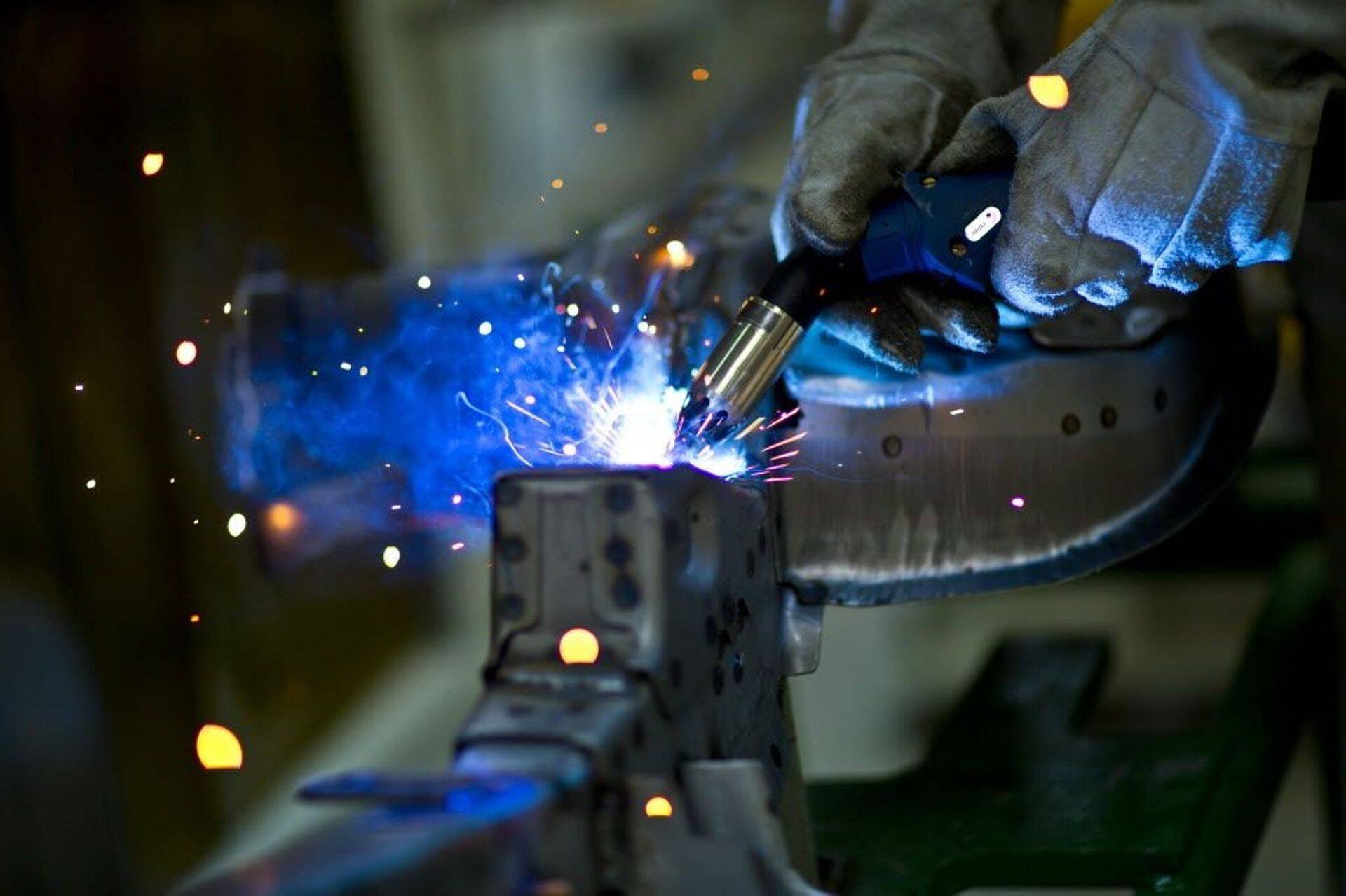 Tootmine aina odavneb ning ekspordi ja impordi indeksid näitavad langust.