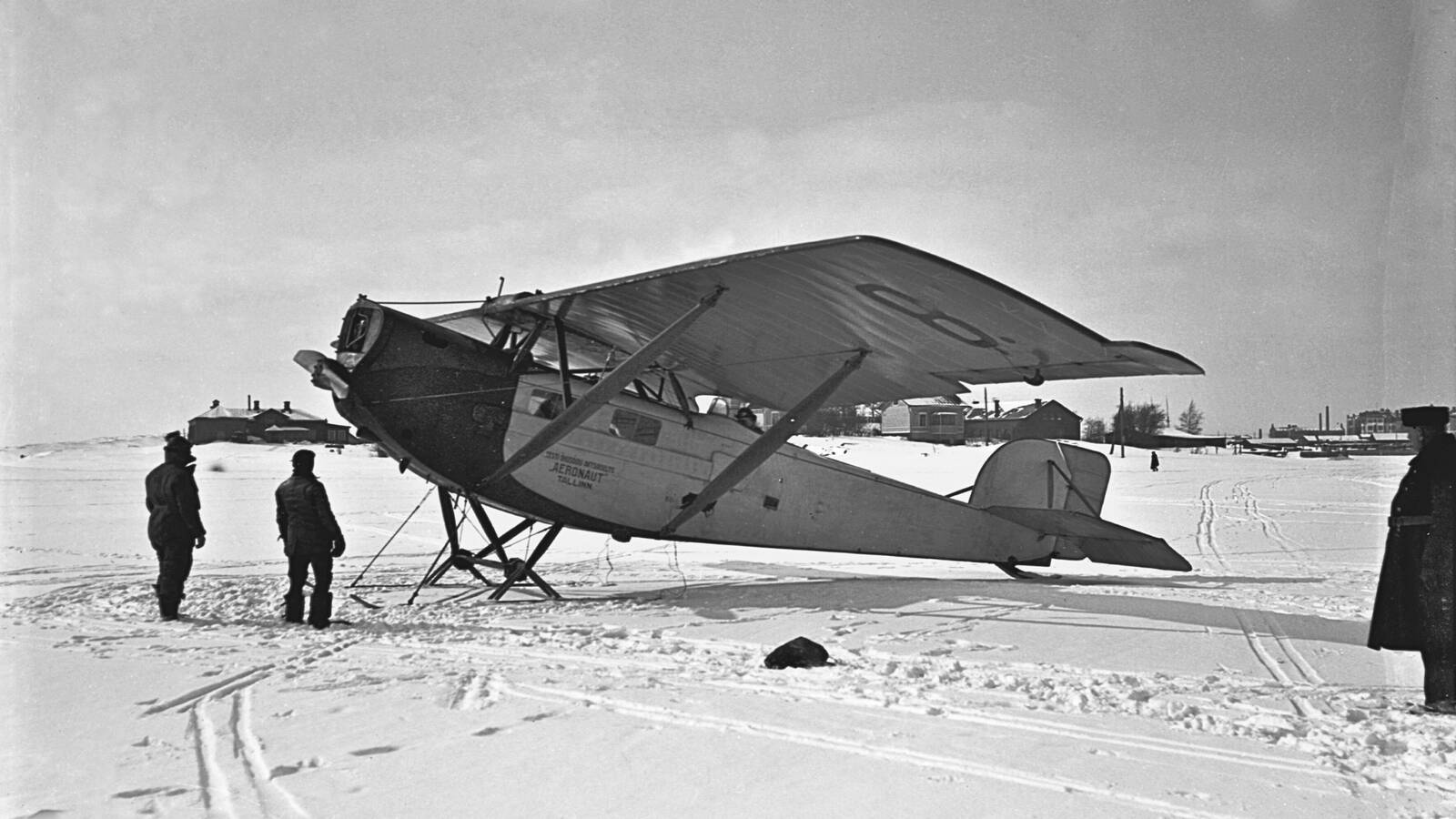 Eesti lennufirmale Aeronaut kuulunud Eestis kokku pandud Sablatnig P III lennuk Soomes Uunisaari lähistel väina jääl, 1922/1923.