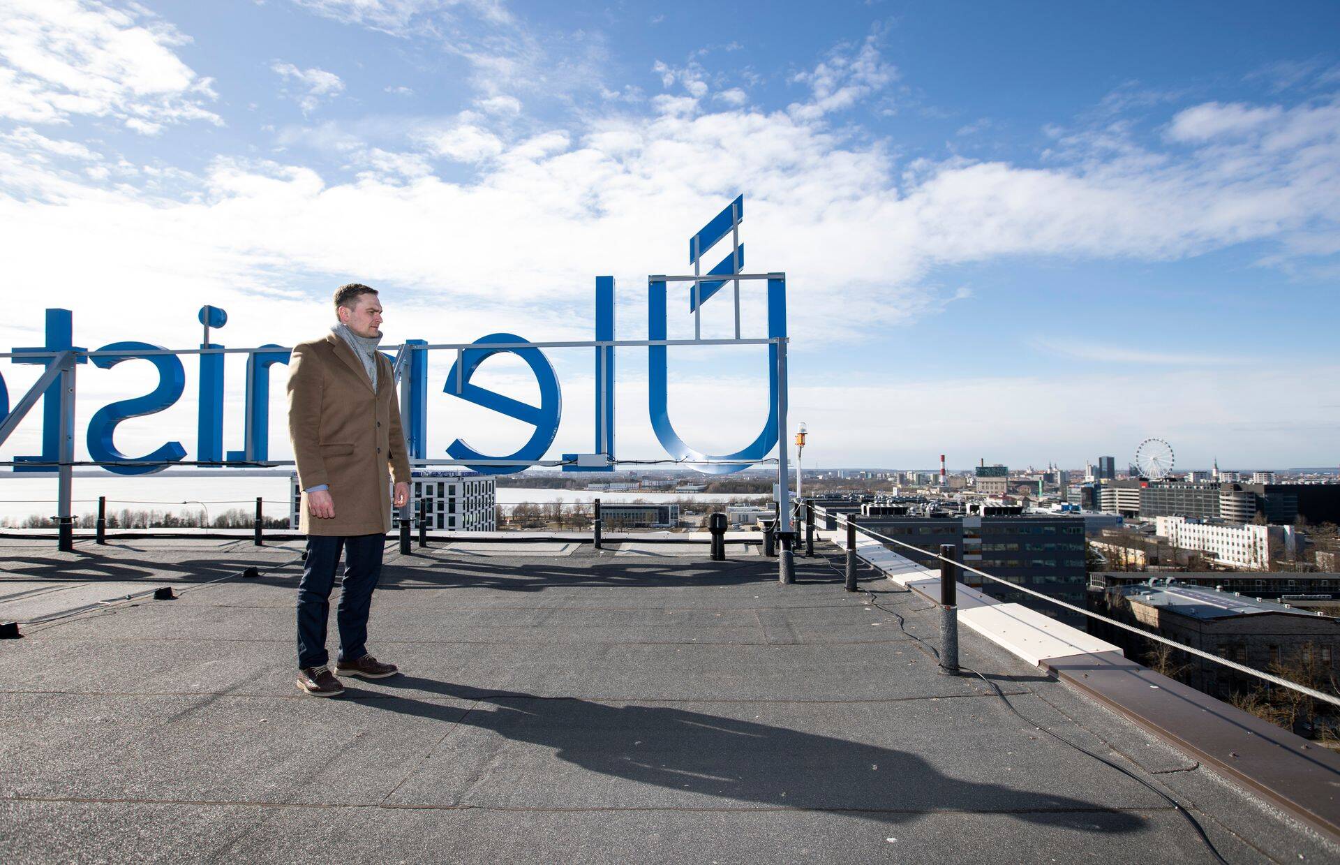 Mainor Ülemiste juhatuse esimees Margus Nõlvak Ülemiste kvartalis. „Tahame, et peagi saaks sealt trammiga Koplisse, lennukiga Londonisse või rongiga Berliini."