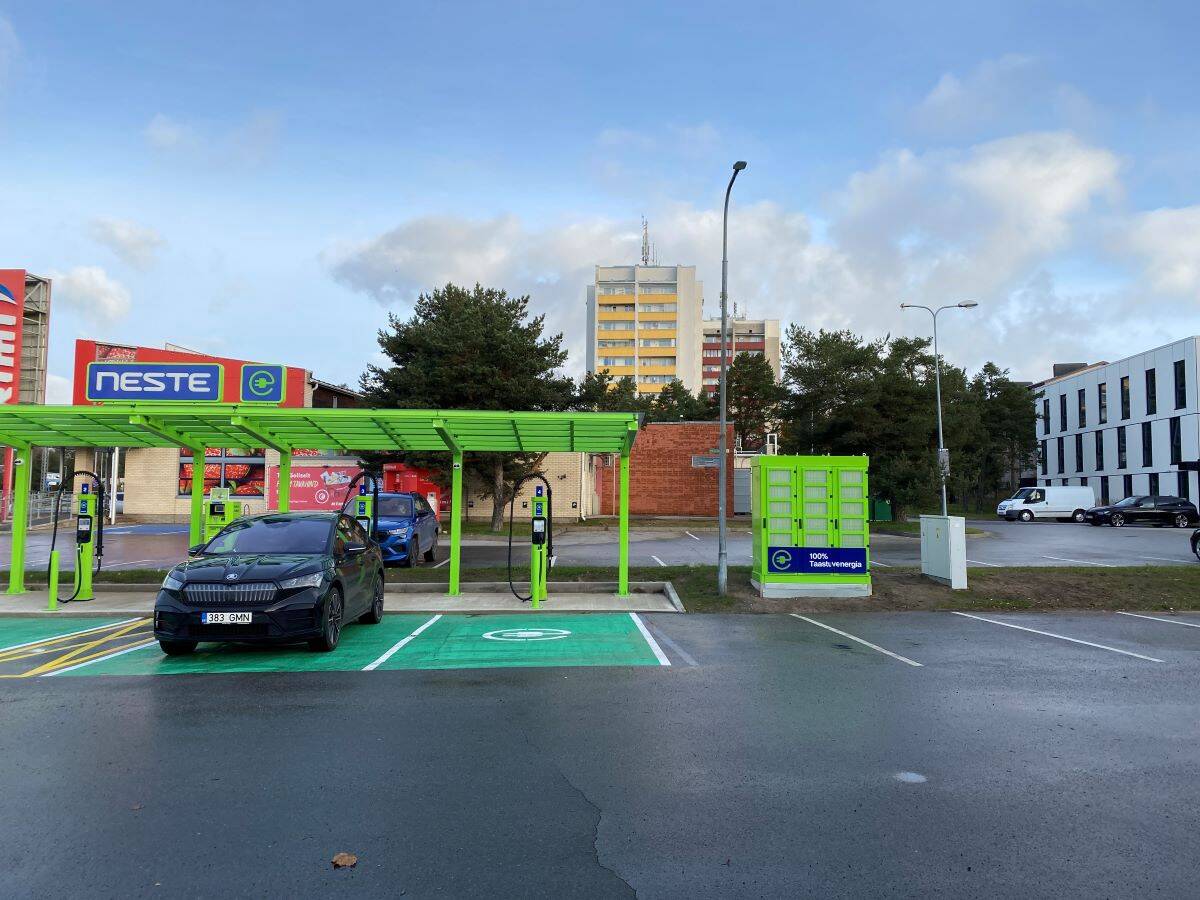 Pääskülas avatud Neste kiirlaadimisjaam on kolmas omataoline Eestis.