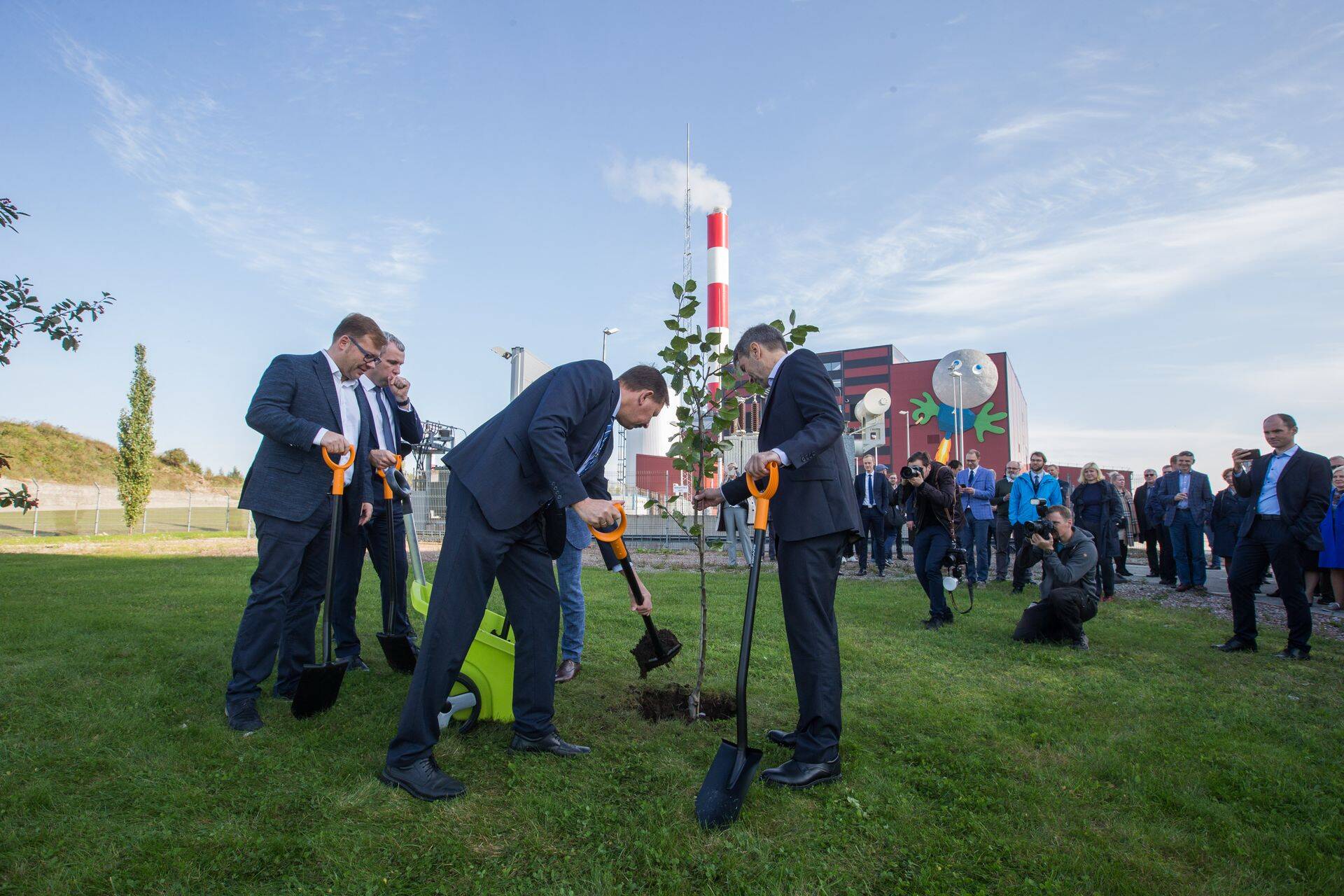 Seekordse kommunaalmajanduse TOPi võitja Utilitas Tallinna Elektrijaam avas mullu septembris oma teise koostootmisjaama. Avamise puhul käis puud istutamas ka Tallinna linnapea Taavi Aas.