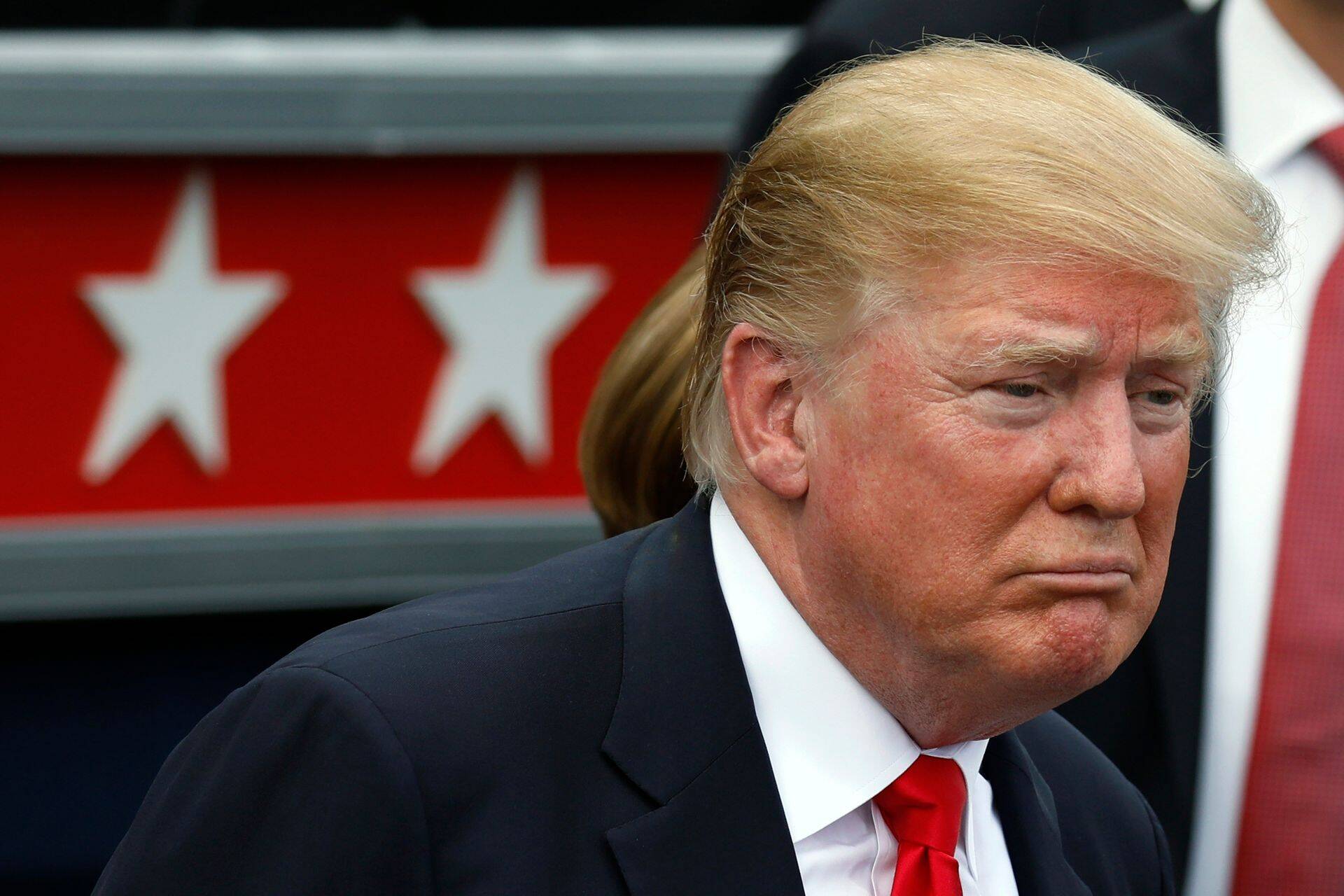 Trump tervitamas sõjaväelasi Valge Maja piknikul 4. juulil.