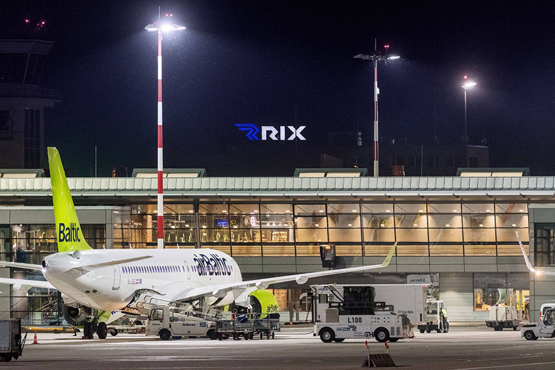 Läti lennukompanii airBaltic oli suurim lendaja nii Tallinna kui ka Riia lennujaamas. AirBalticu käive oli 2020. aastal 142,6 miljonit eurot ja kahjum 264,6 miljonit.