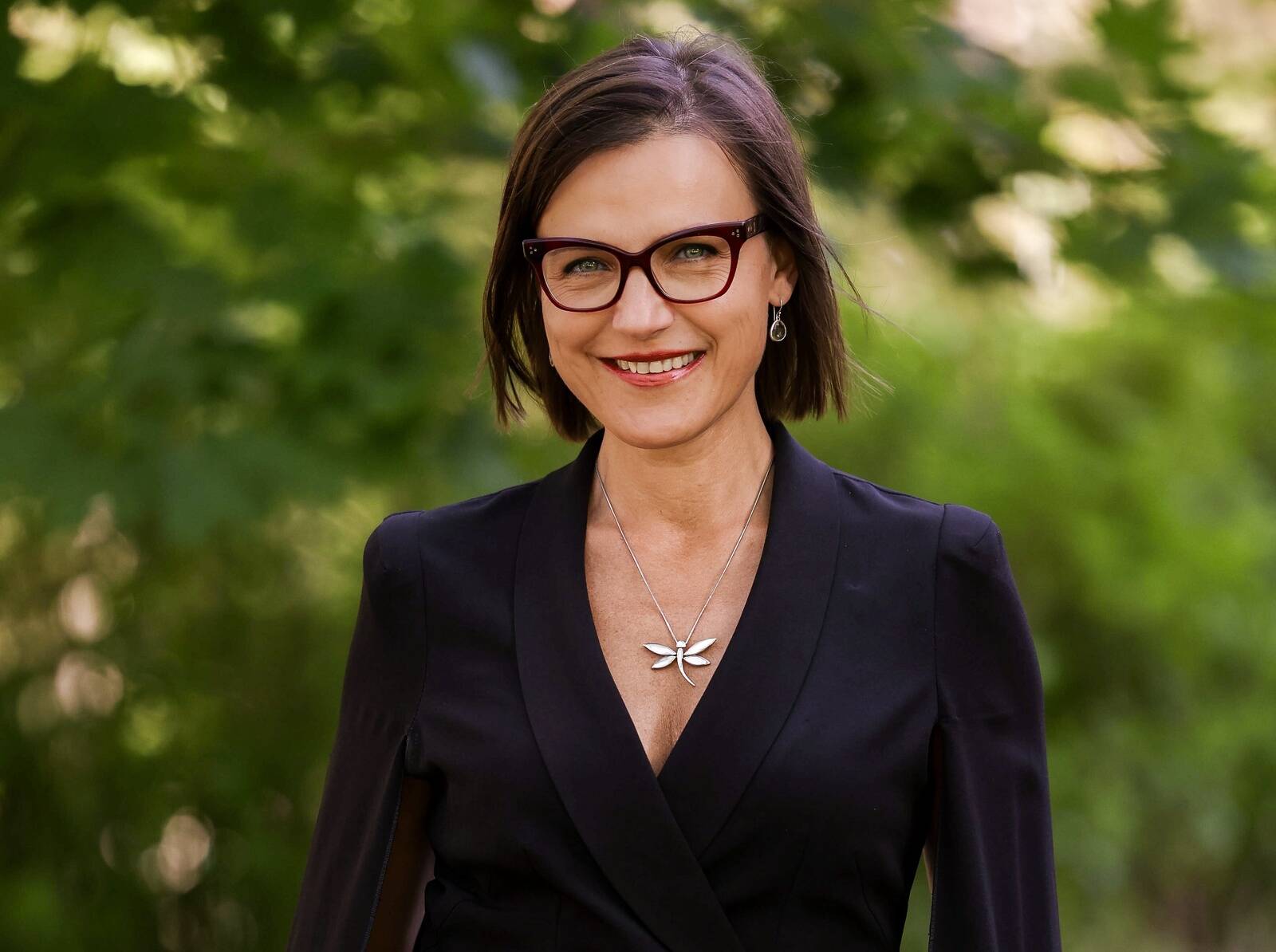 Anneli Ohvril on enam kui 20aastase kogemusega suure ühiskondliku mõjuga projektide eestvedaja ning koolitaja.
