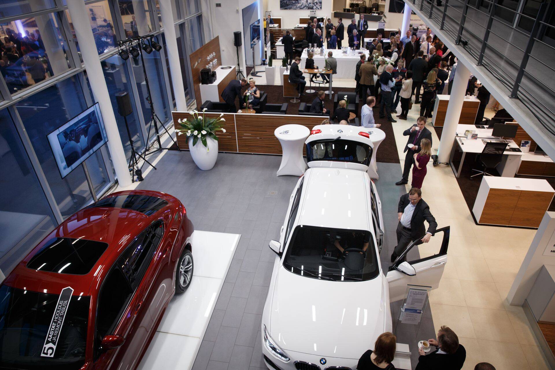 Uusi autosid on tänavu tänavatele veerenud kolmandiku võrra vähem kui mullu