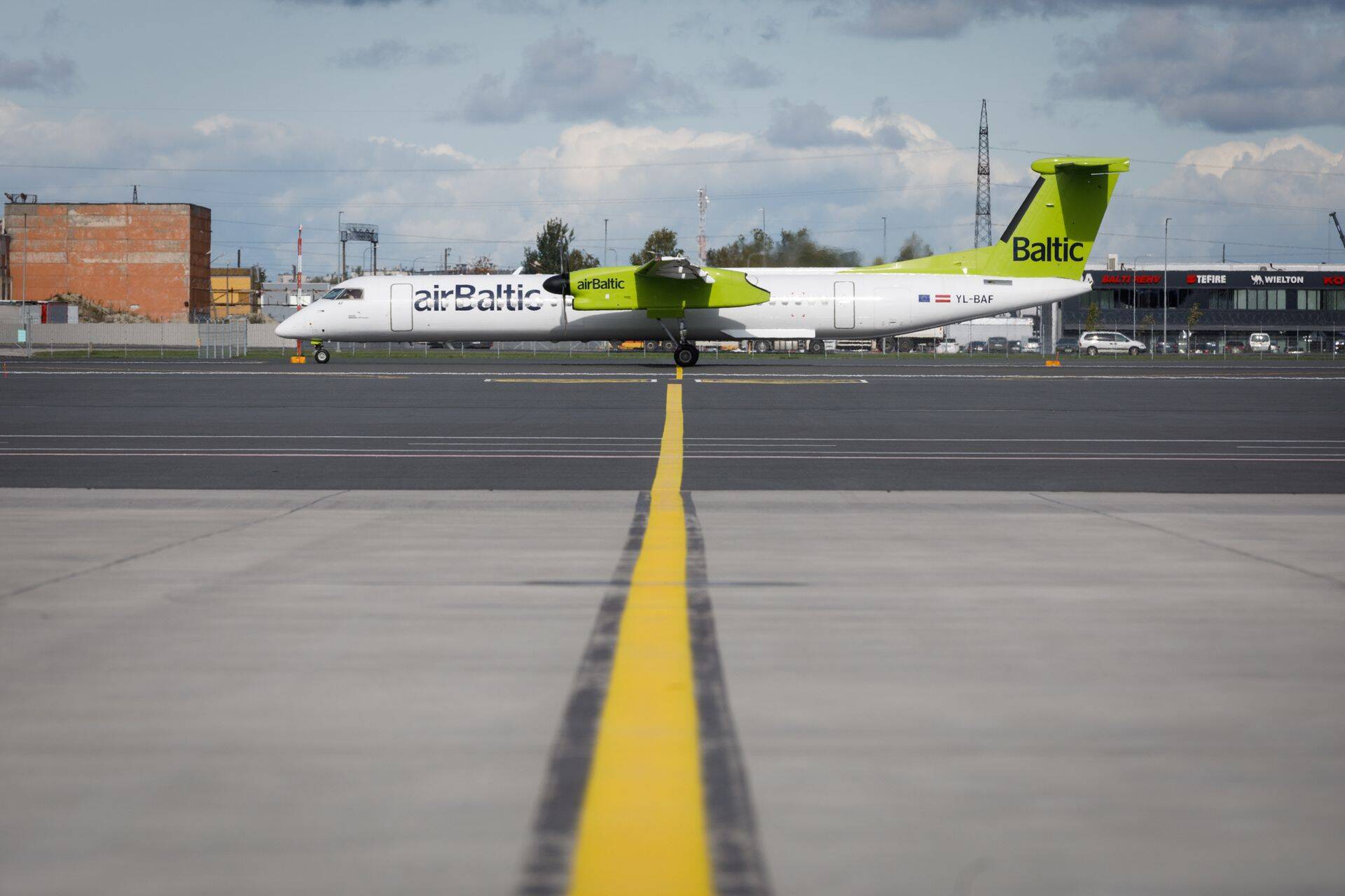 Air Balticu lennuk Tallinna lennujaamas.