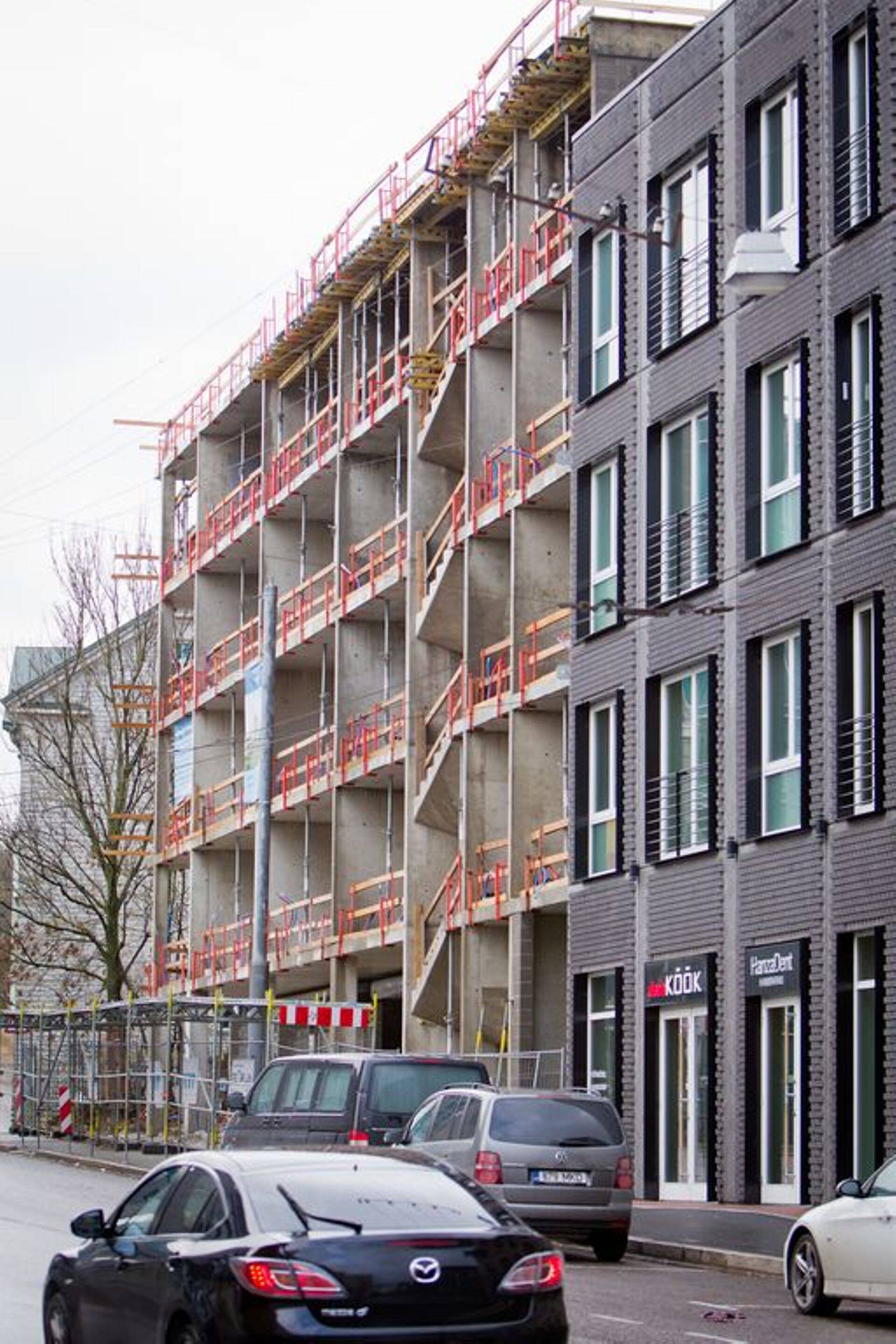 Eesti ettevõtetele ja majapidamistele väljastatud laenude ja liisingute maht kokku jätkas oktoobris tagasihoidlikku kasvu, suurenedes aastaga 3,3%.