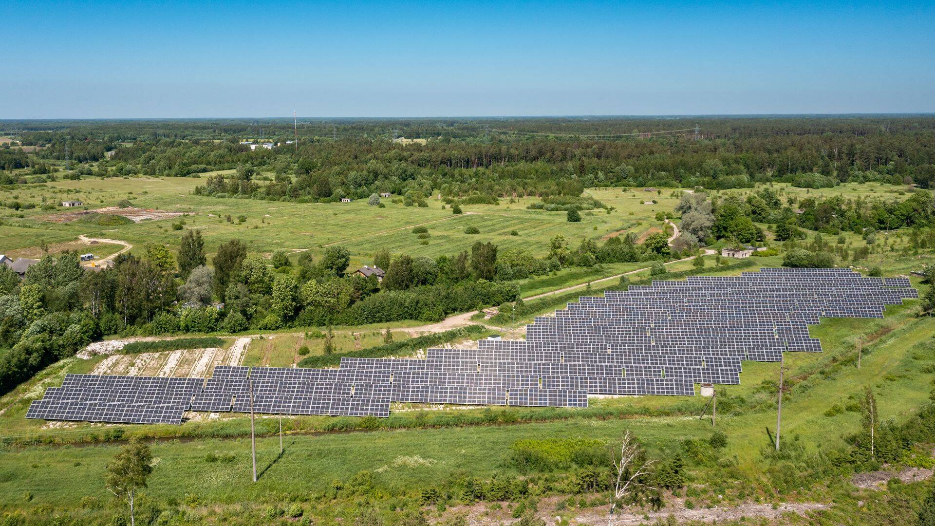 Päikesepaneelide tootja teatel on just taastuvenergia see, mis lükkab hinna alla.